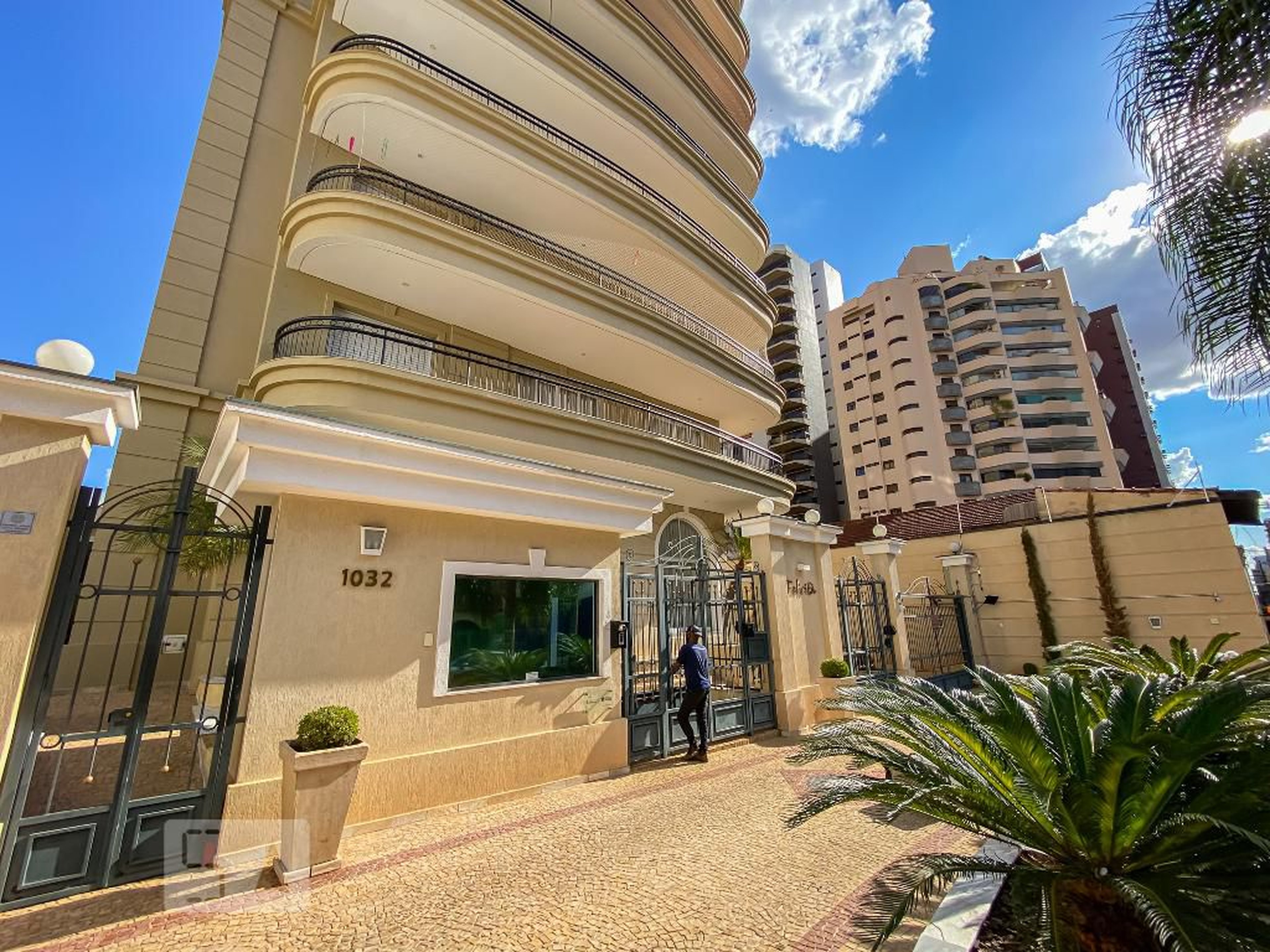 Fachada Condomínio em Rua Campos Salles, 1032