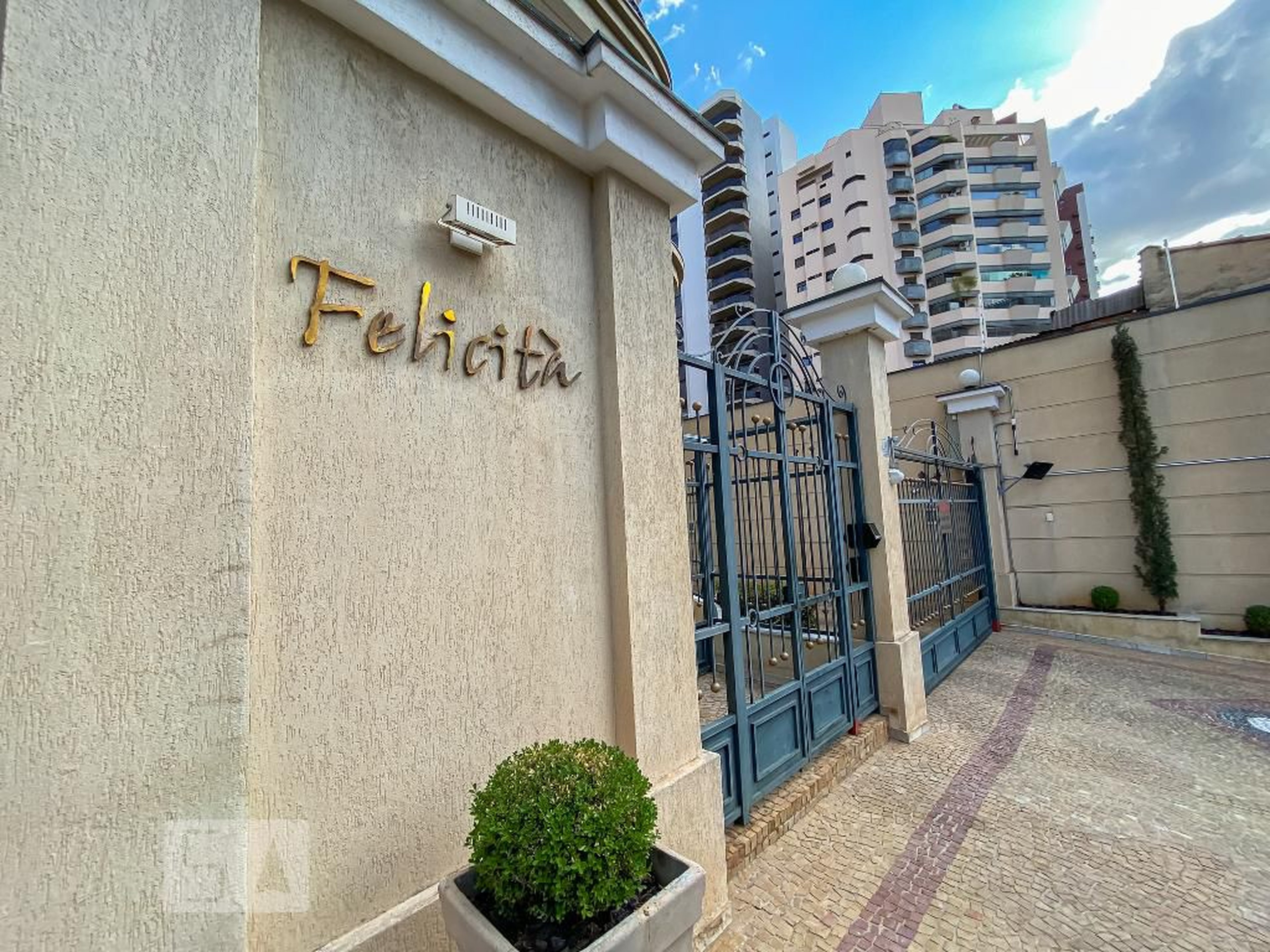 Fachada Condomínio em Rua Campos Salles, 1032