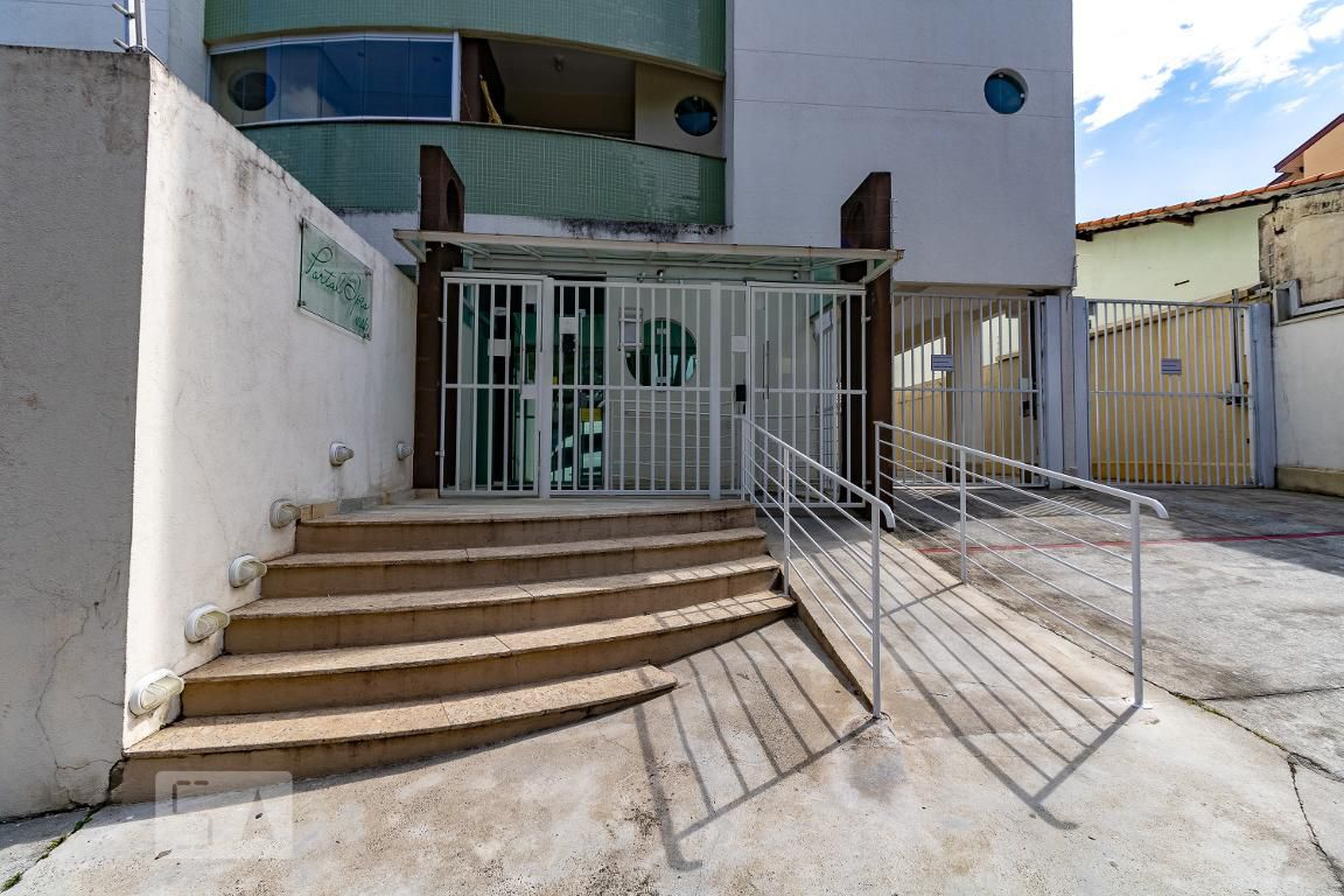 Fachada do Condomínio Condomínio Portal dos Ipês