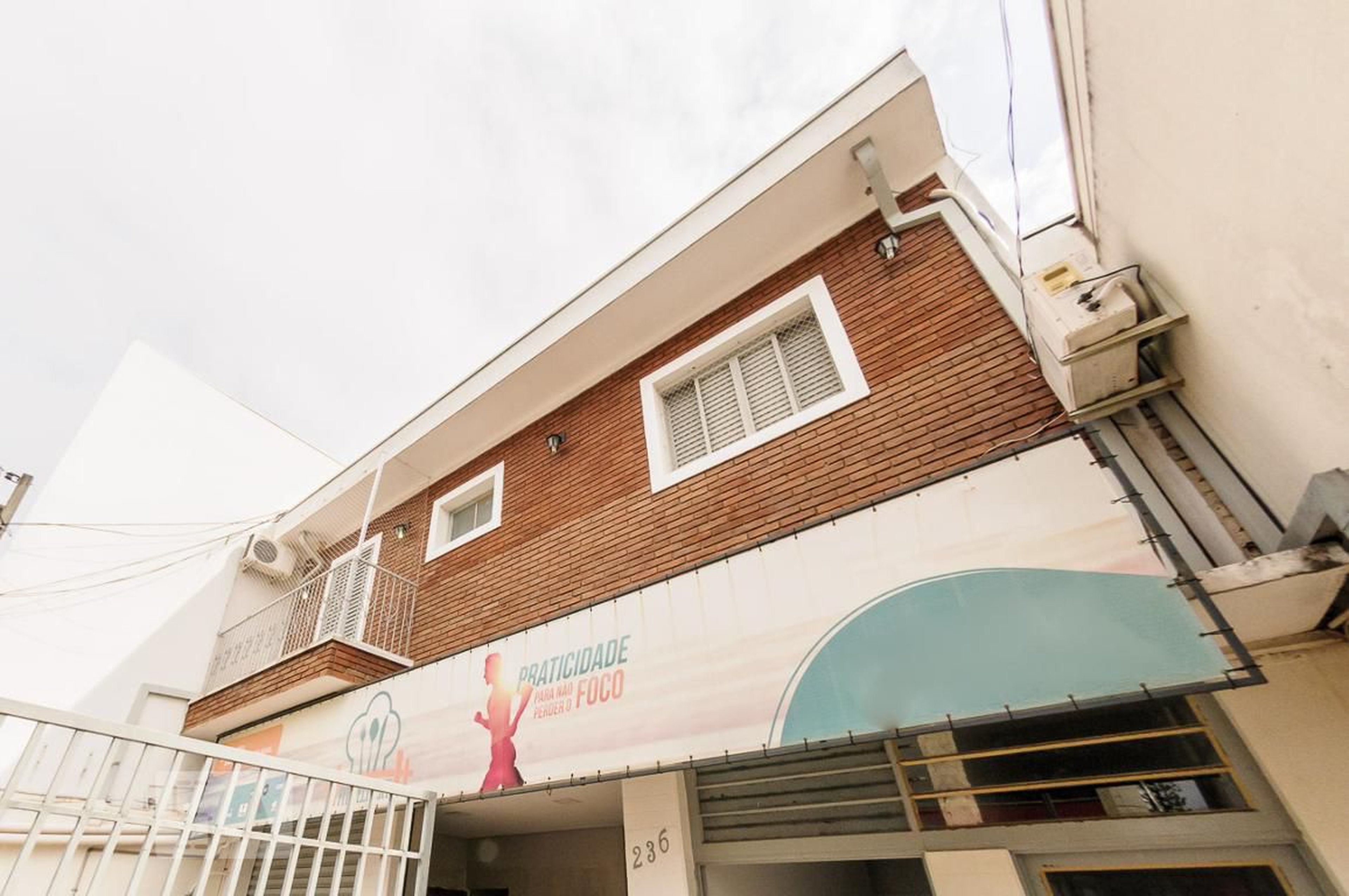 Fachada do Prédio Condomínio em Rua Antonio Bento, 236