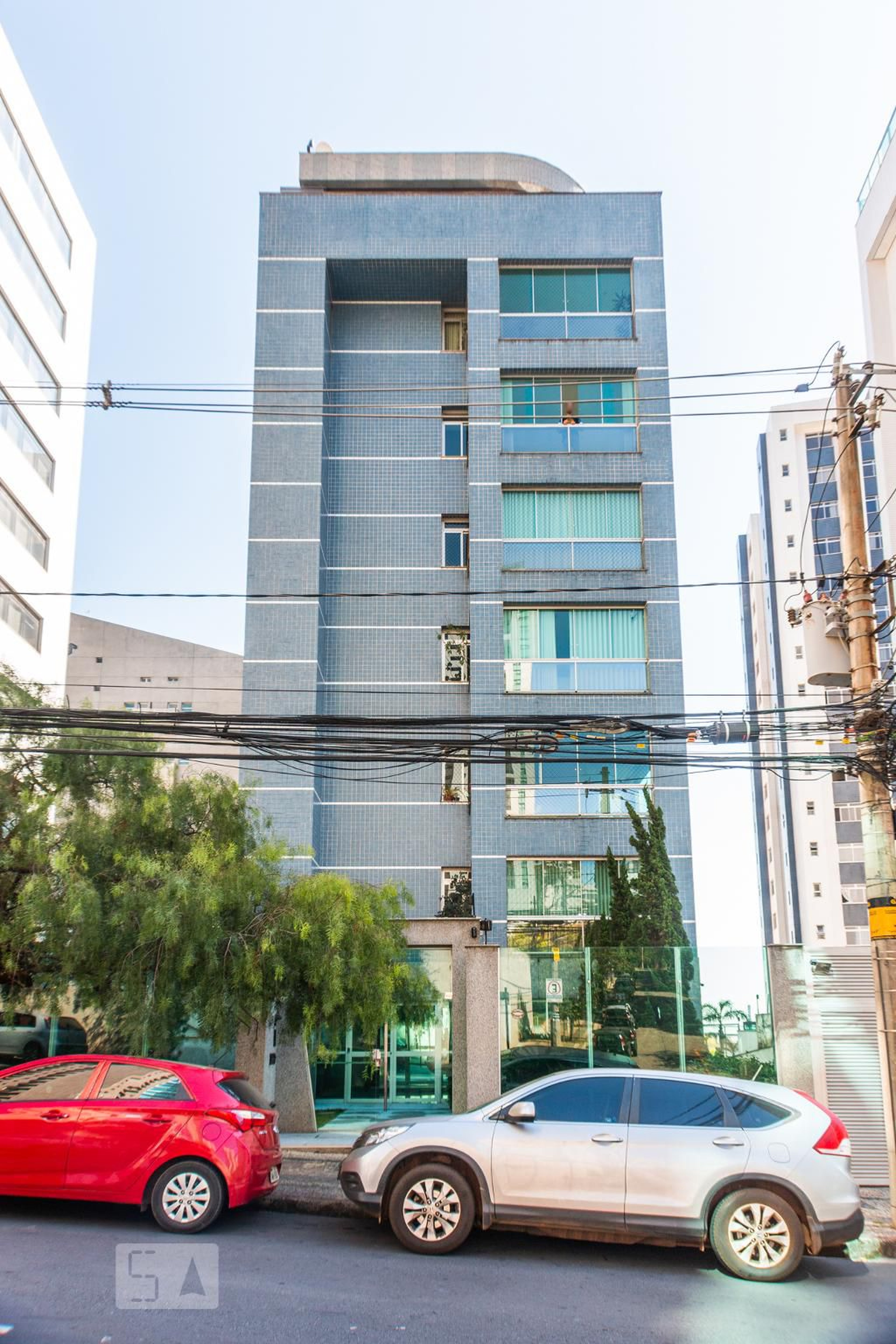 Fachada Condomínio em Rua Desembargador Jorge Fontana, 560