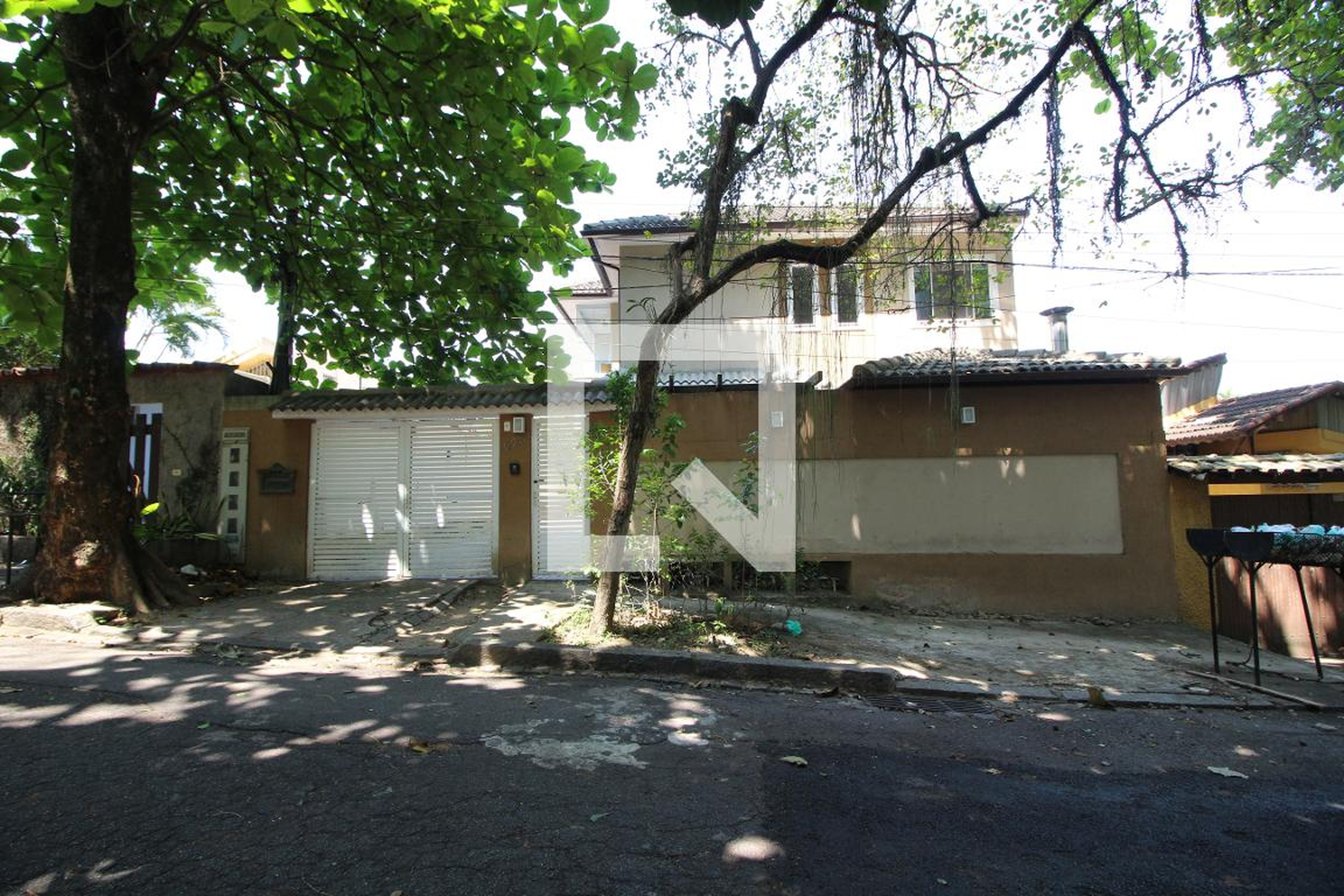 Fachada Condomínio em Rua Francisco Saturnino Braga, 275