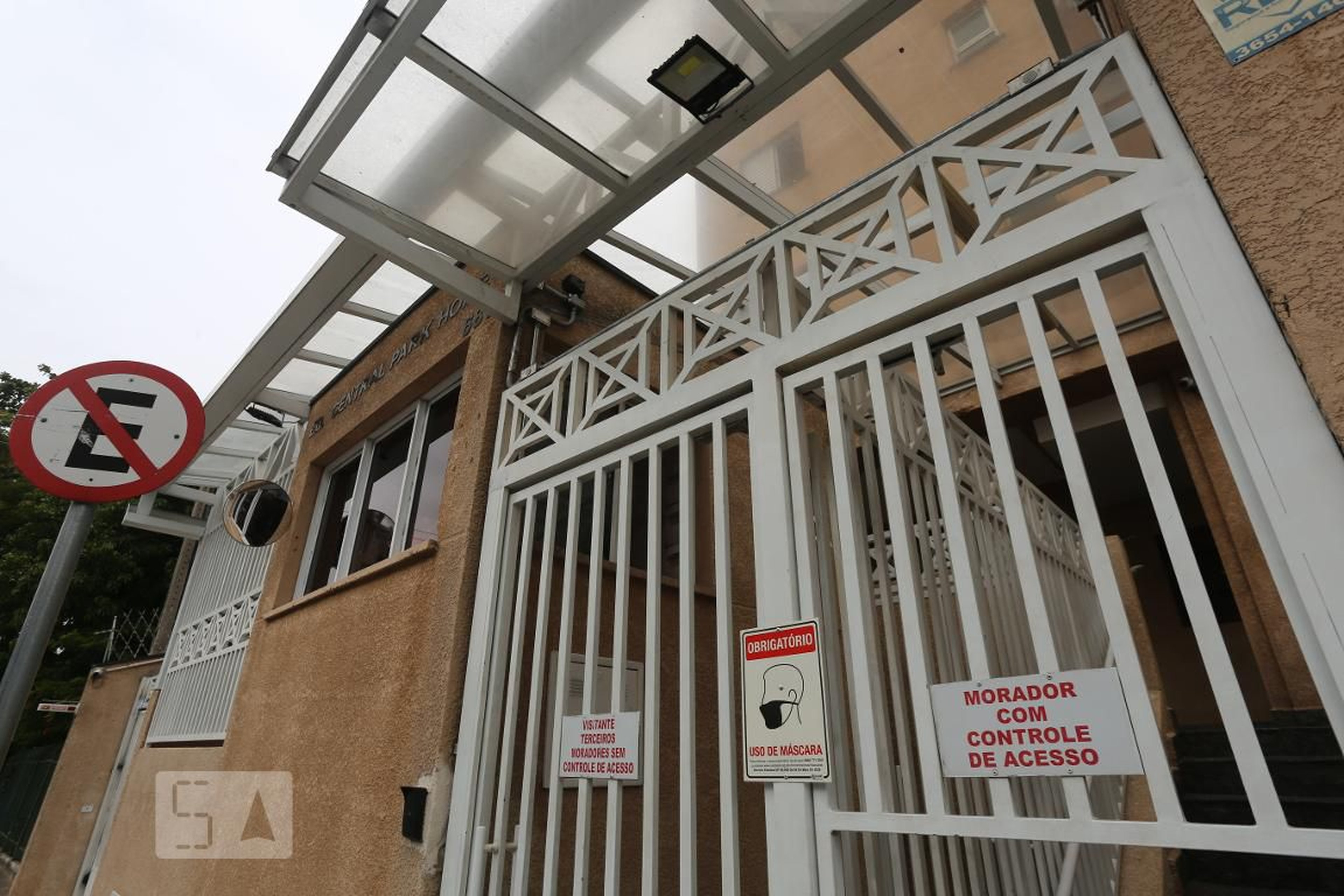 Fachada do Condomínio Condomínio Central Park Home