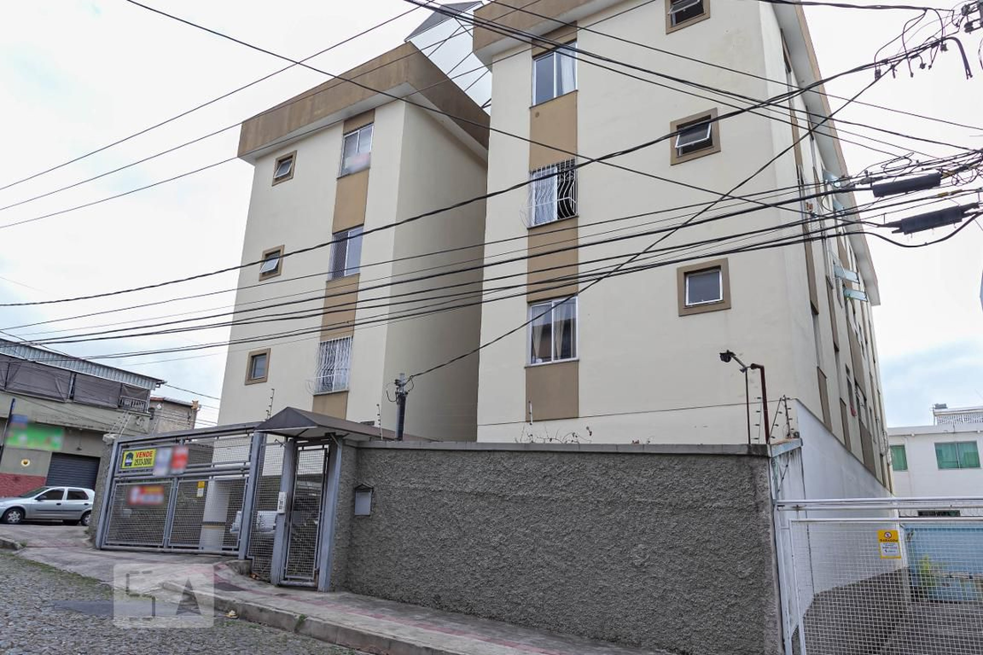 Fachada do prédio Condomínio em Rua São Roque, 12993