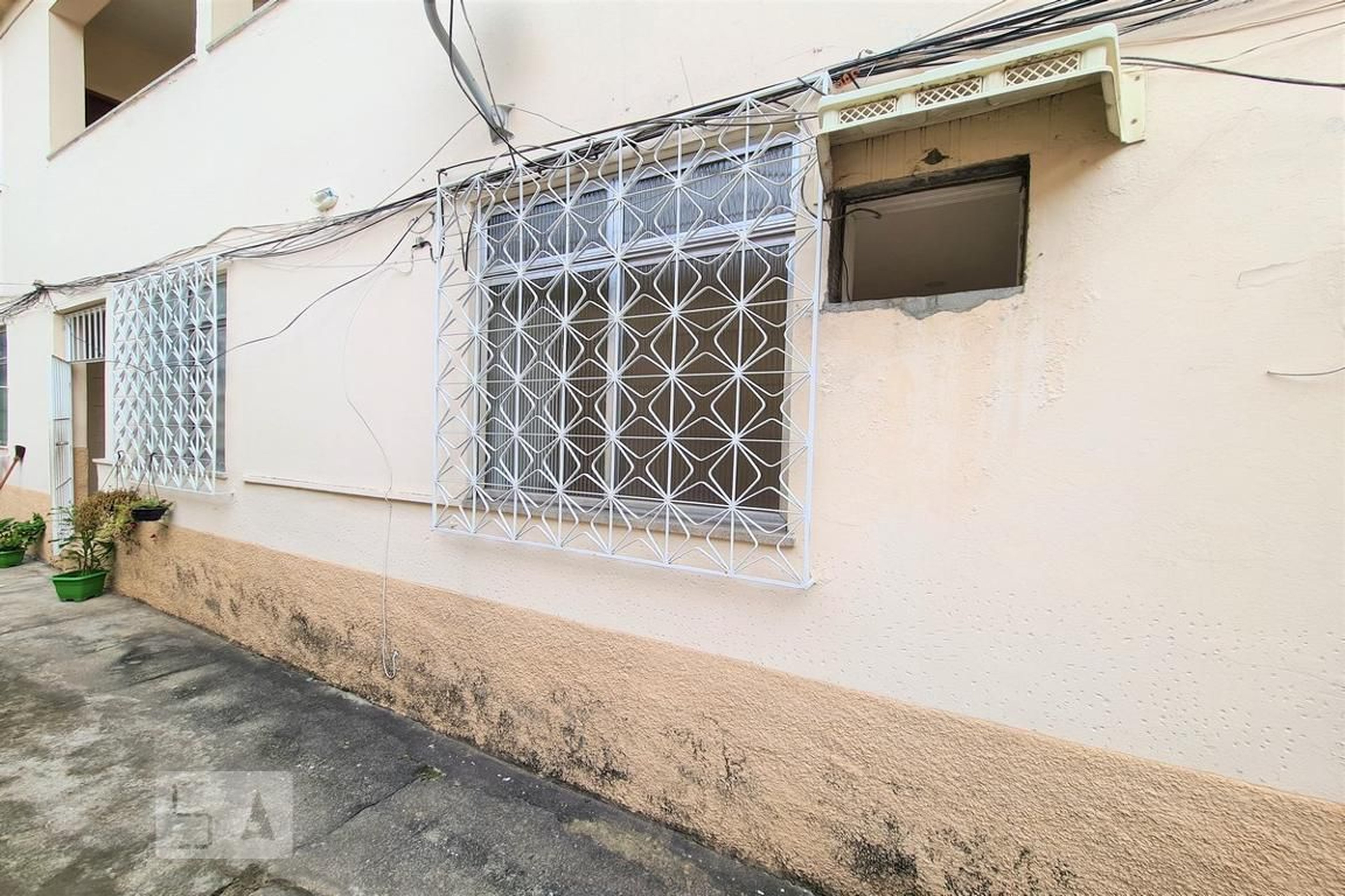 Fachada Condomínio em Rua Domingos de Magalhães, 825