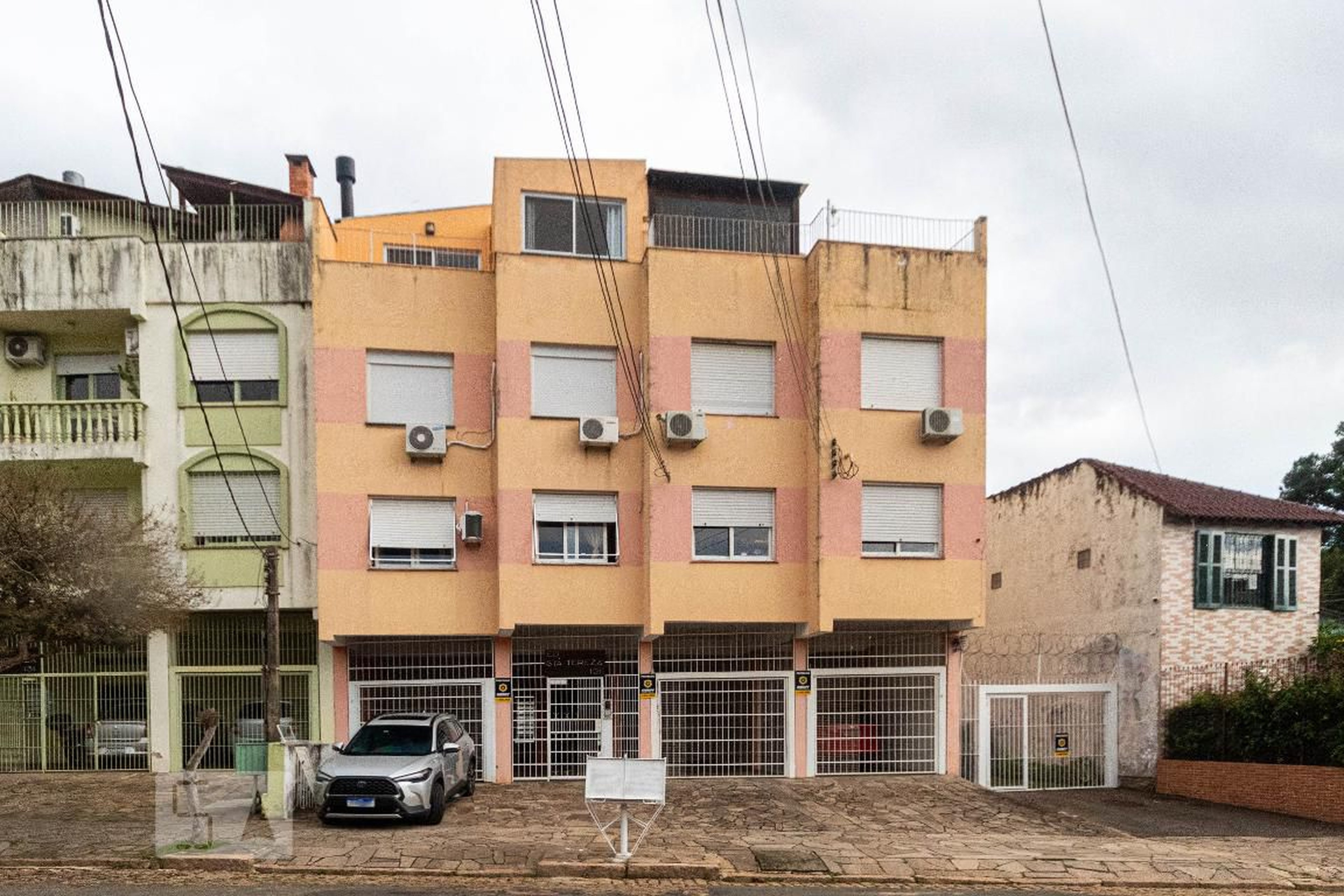 Fachada do Condomínio Condomínio Sta Teresa