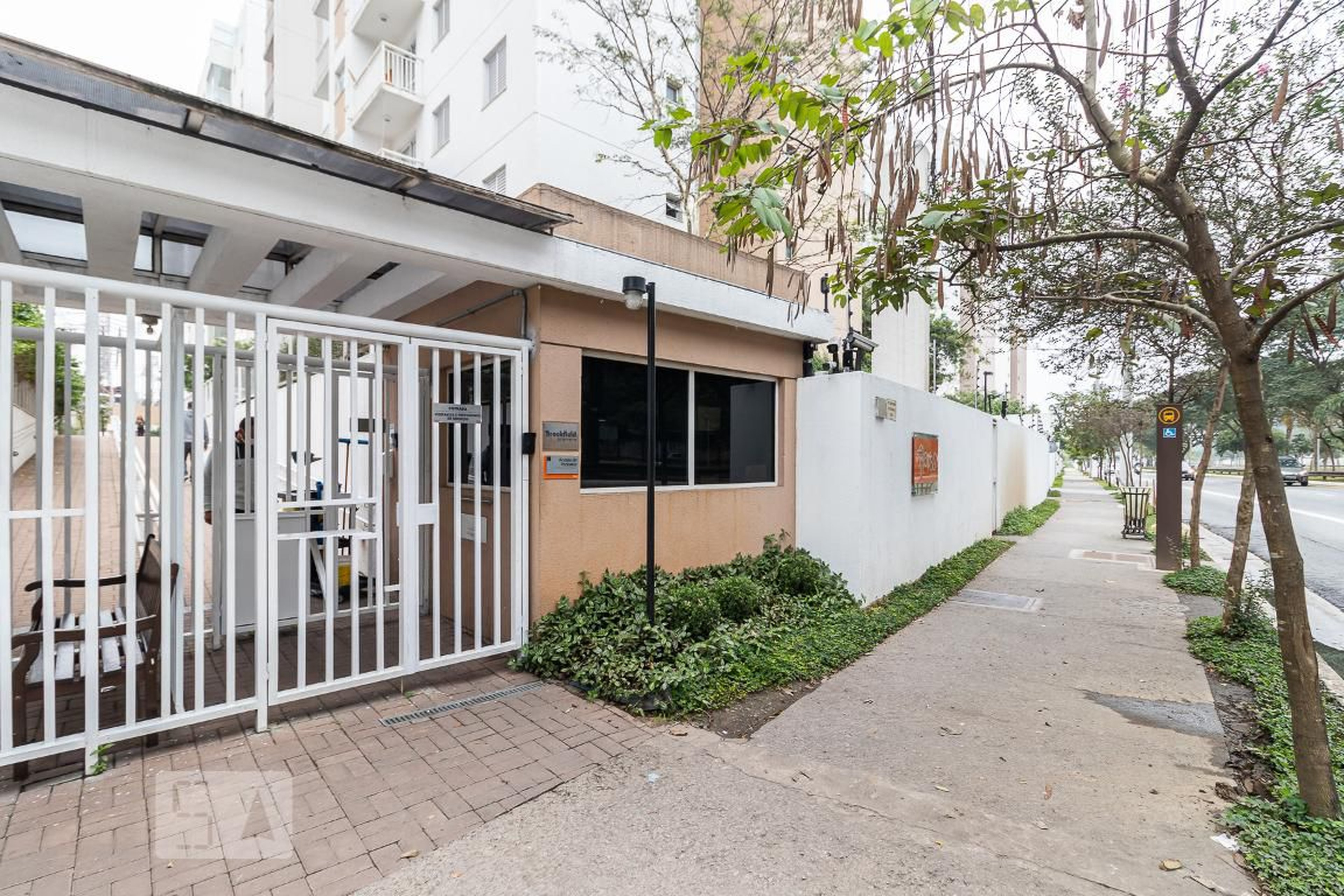 Fachada do Condomínio Condomínio Flores Parque do Carmo