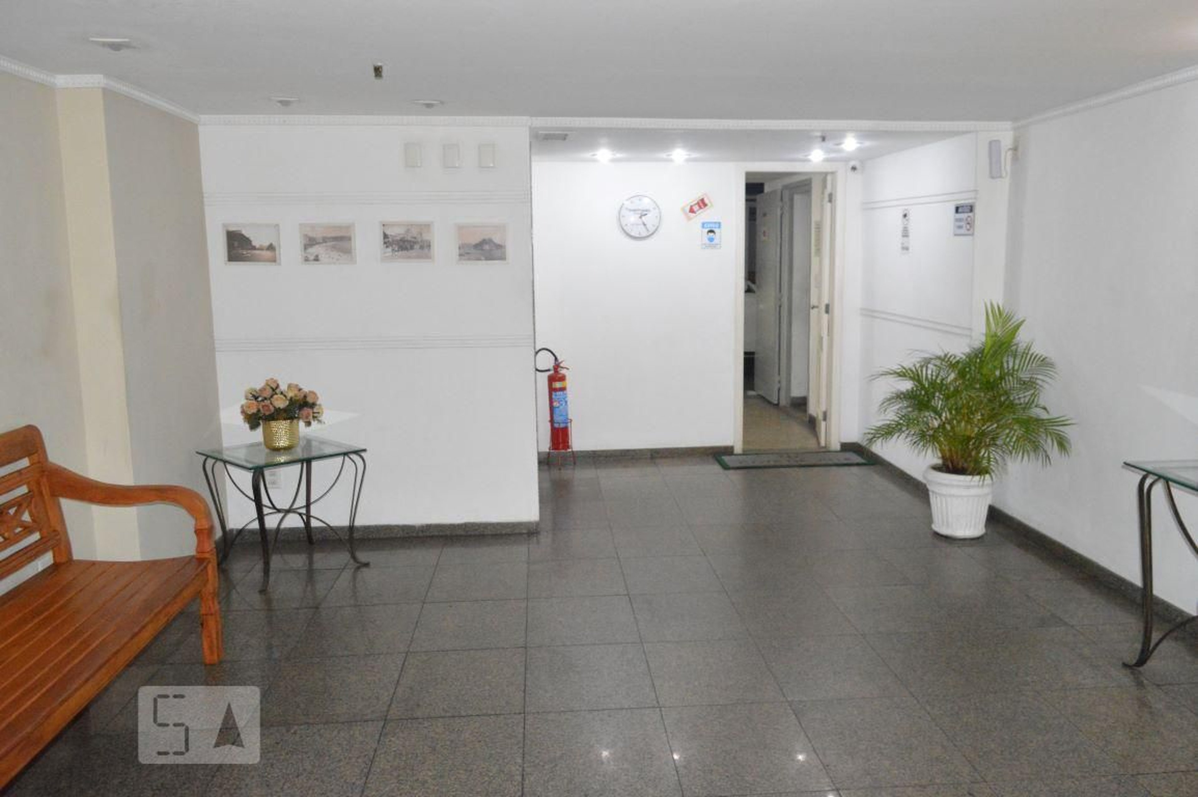 Hall de Entrada - Cote Deville