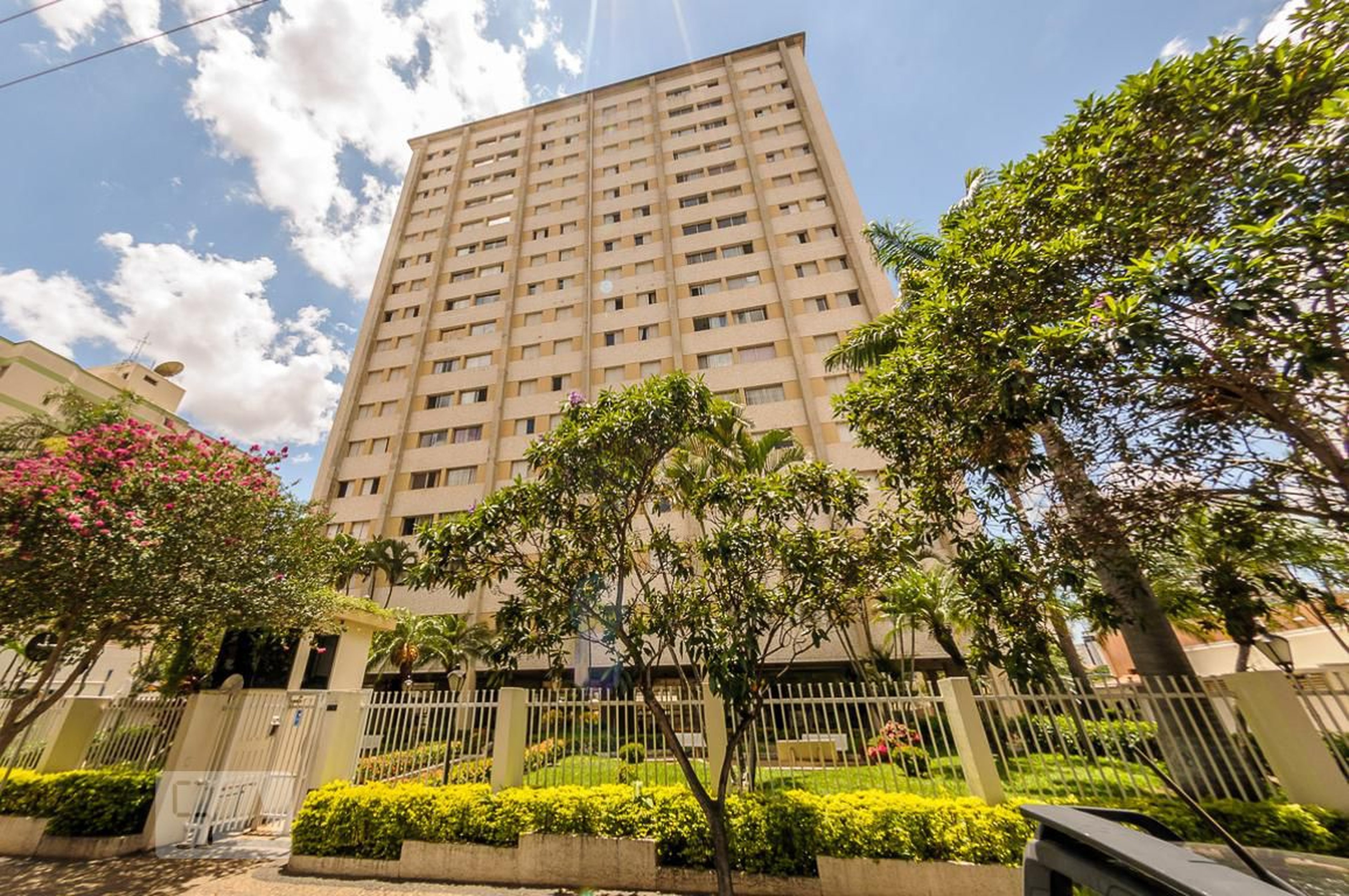 Fachada do Prédio Condomínio em Rua Doutor Quirino, 1730