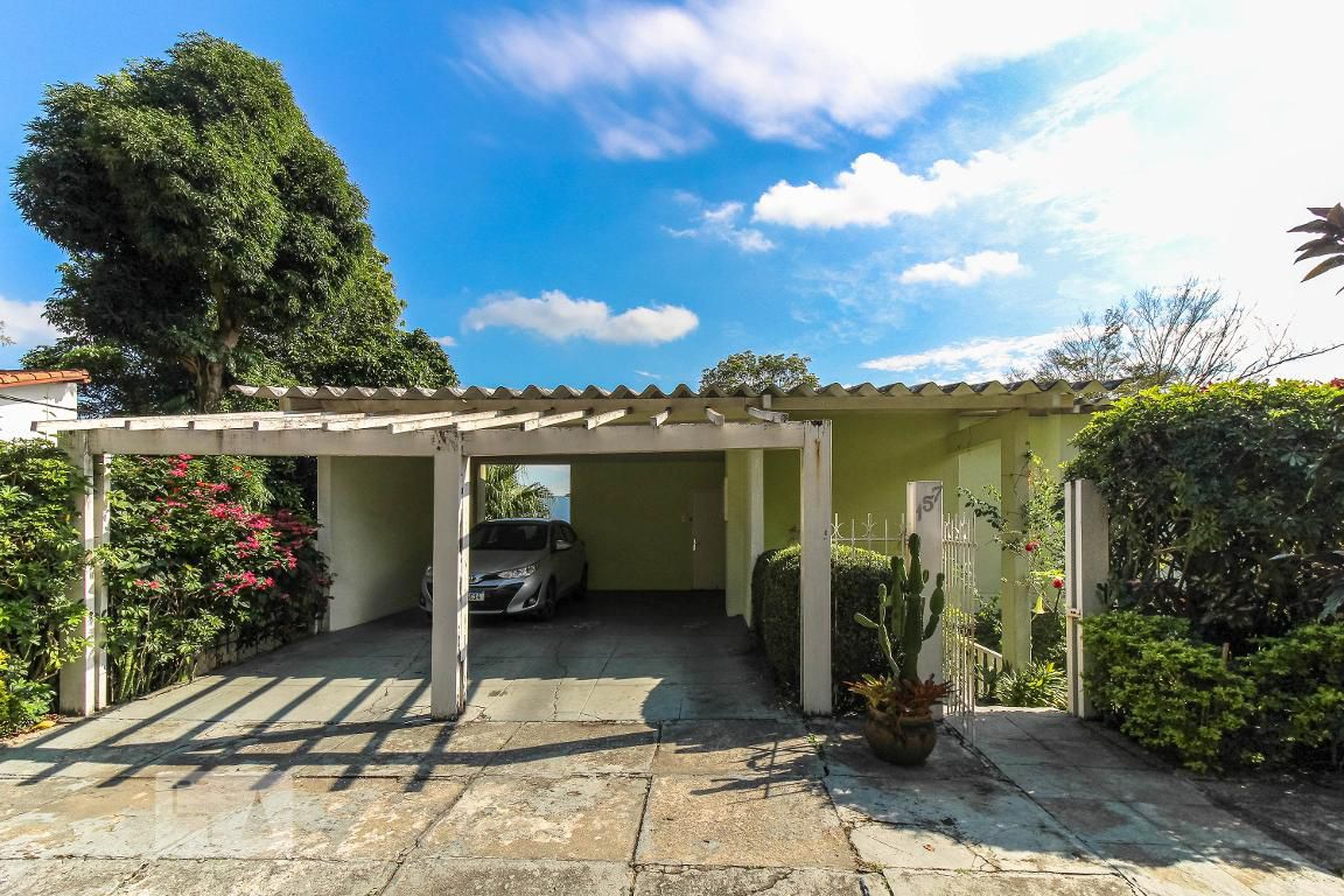 Fachada Condomínio em Rua Rubineia, 157