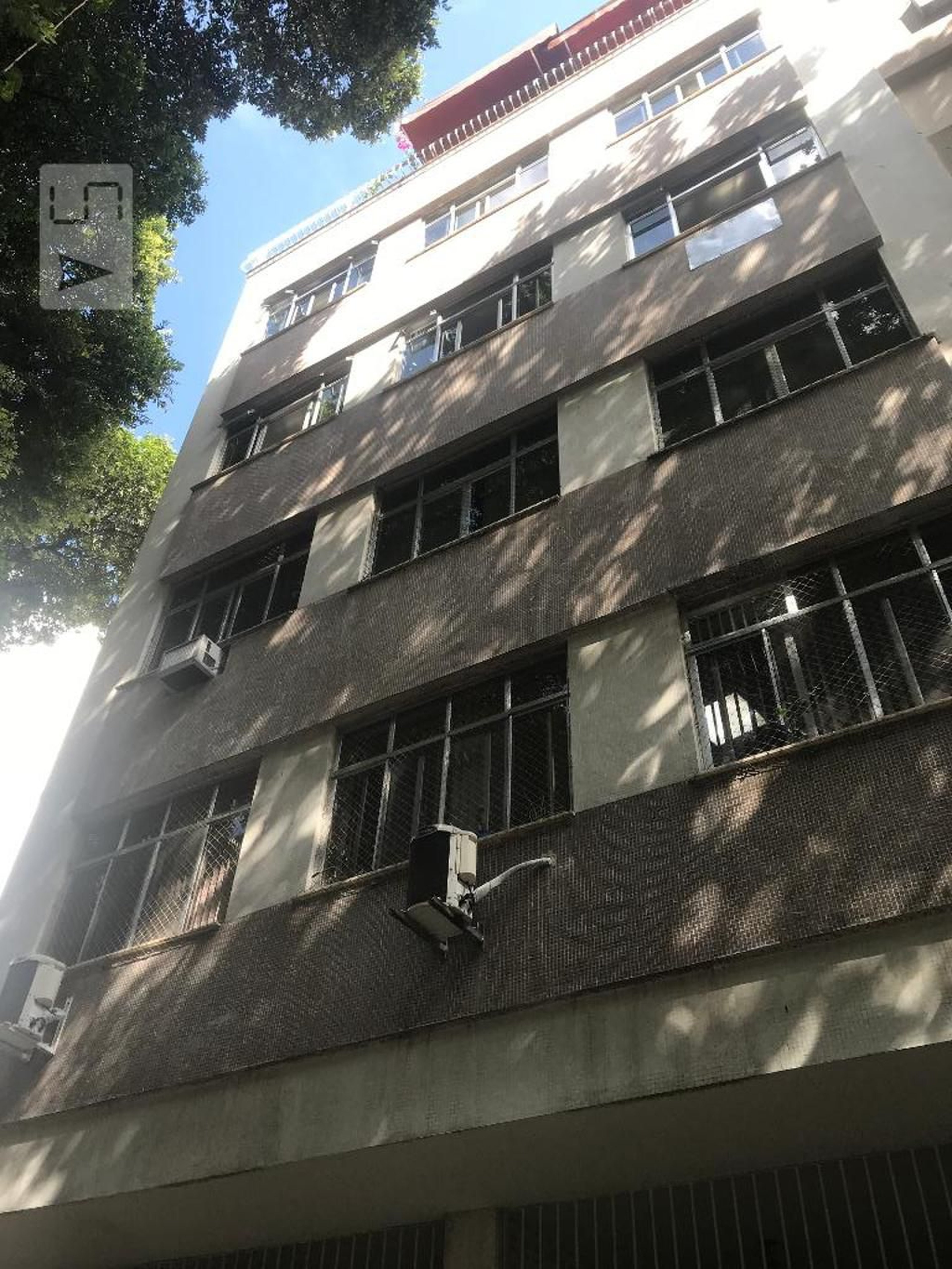 Fachada Condomínio em Rua Aguiar, 50