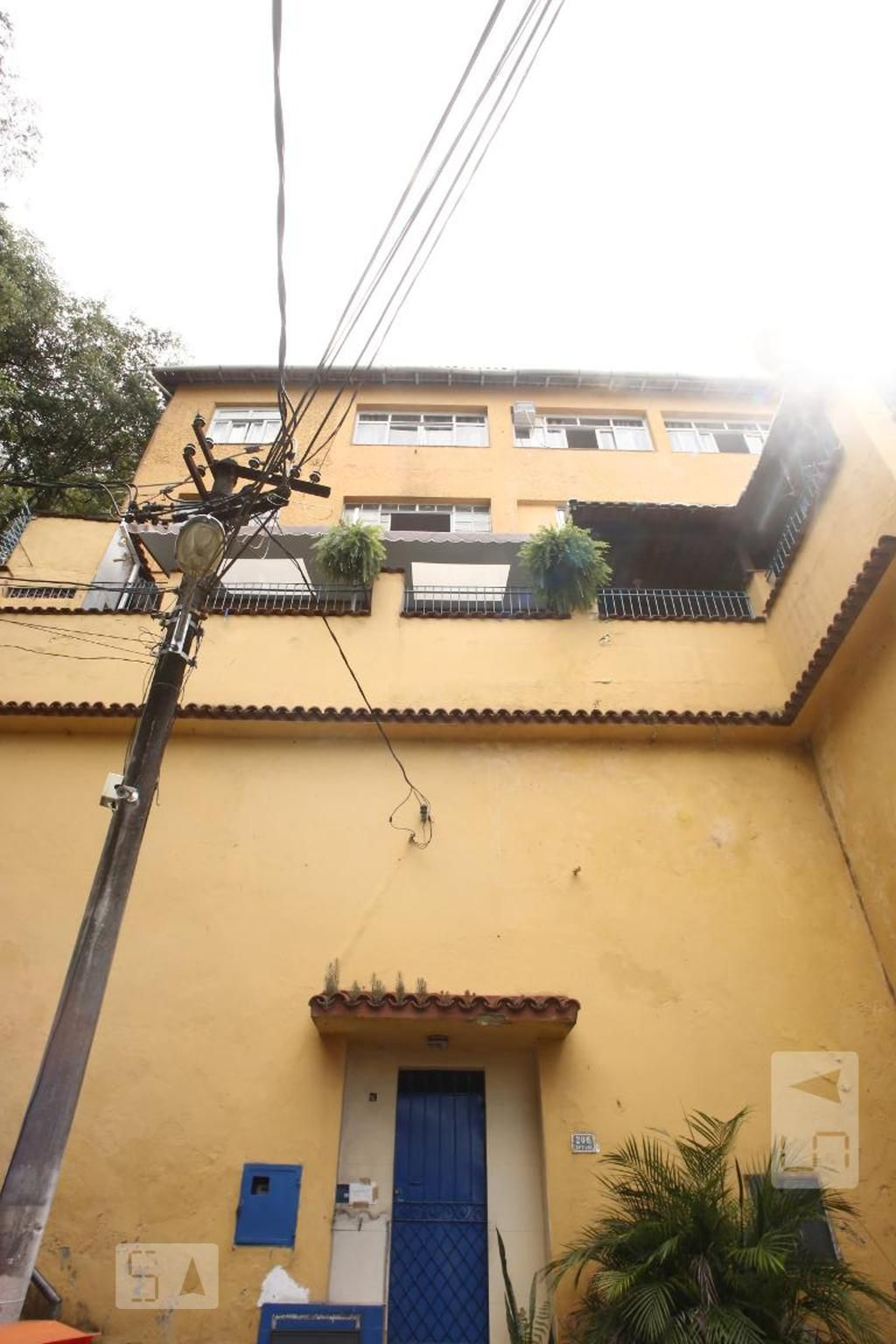 Fachada Condomínio em Rua Jorge Rudge, 206