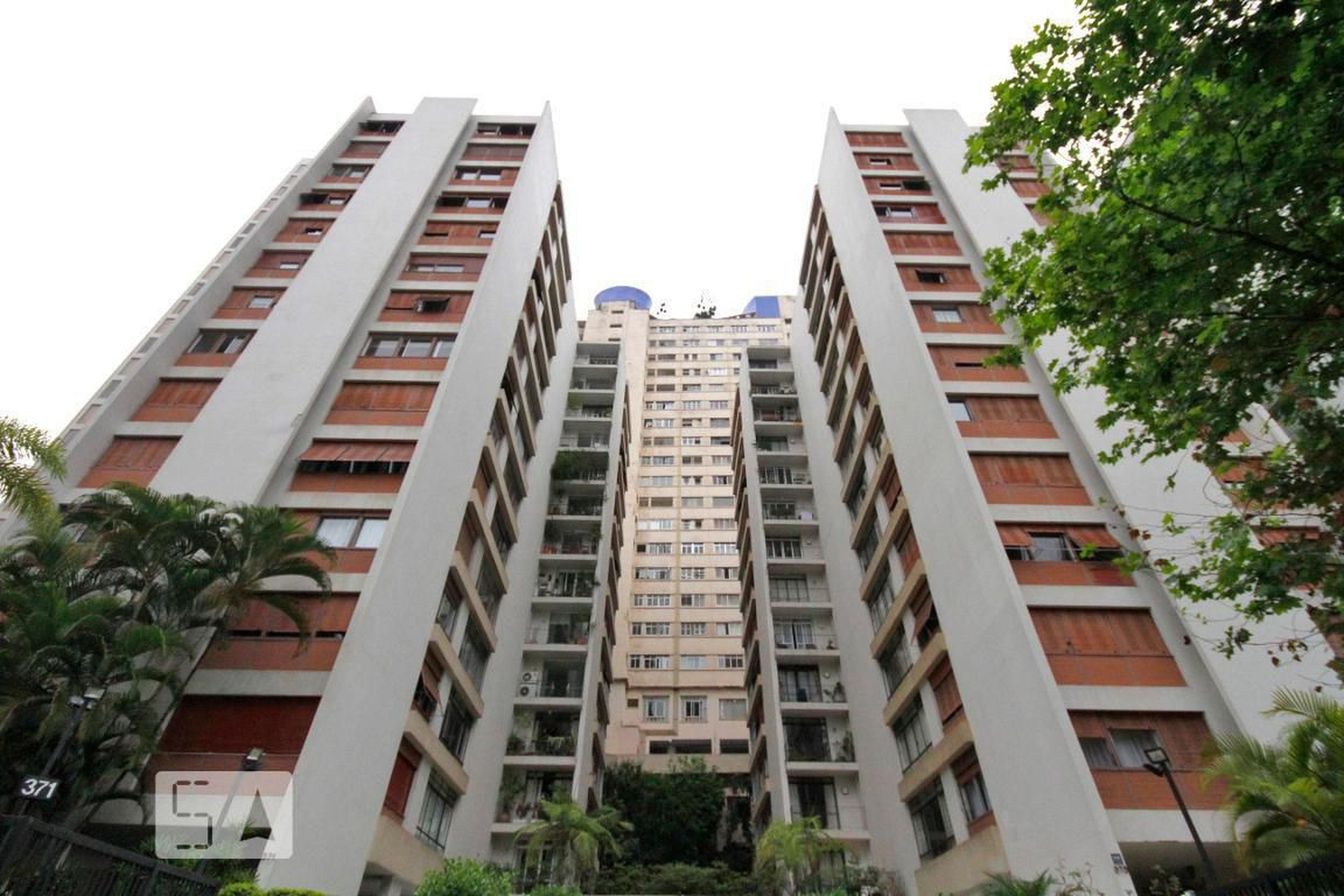 Fachada Condomínio em Rua Doutor Veiga Filho, 671