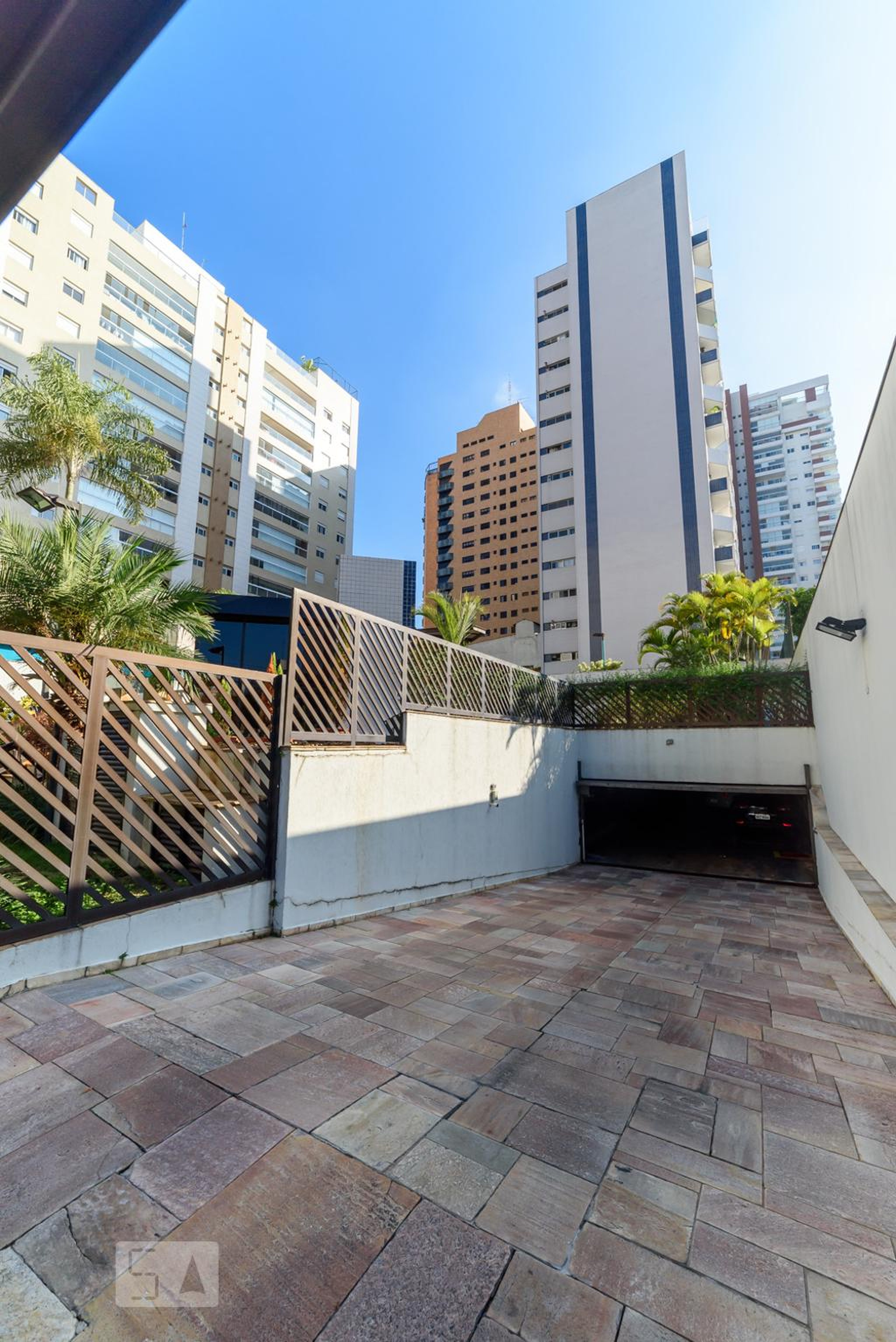 Fachada do Condomínio Condomínio Bandeirantes