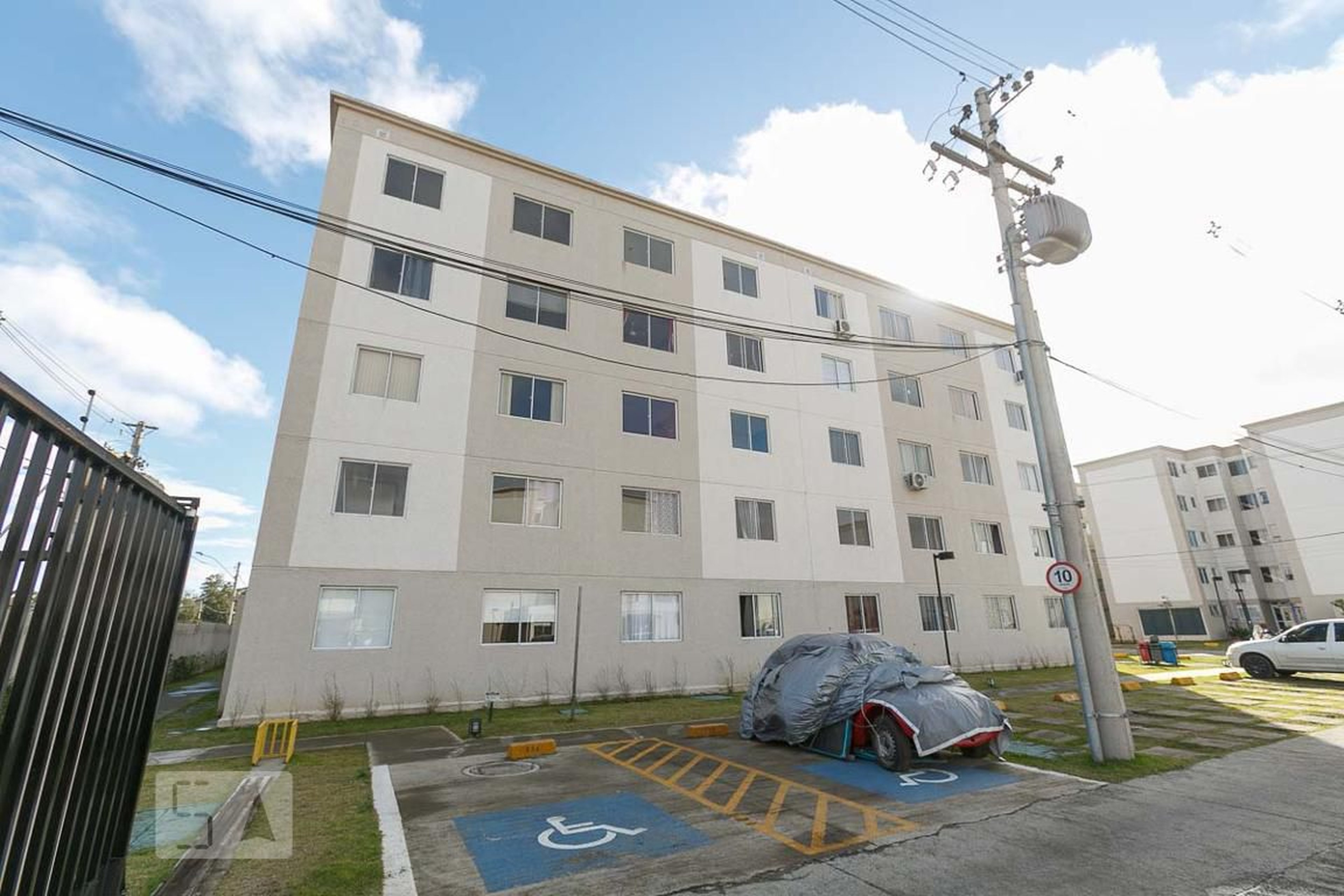 Fachada Condomínio em Avenida Edgar Pires de Castro, 200