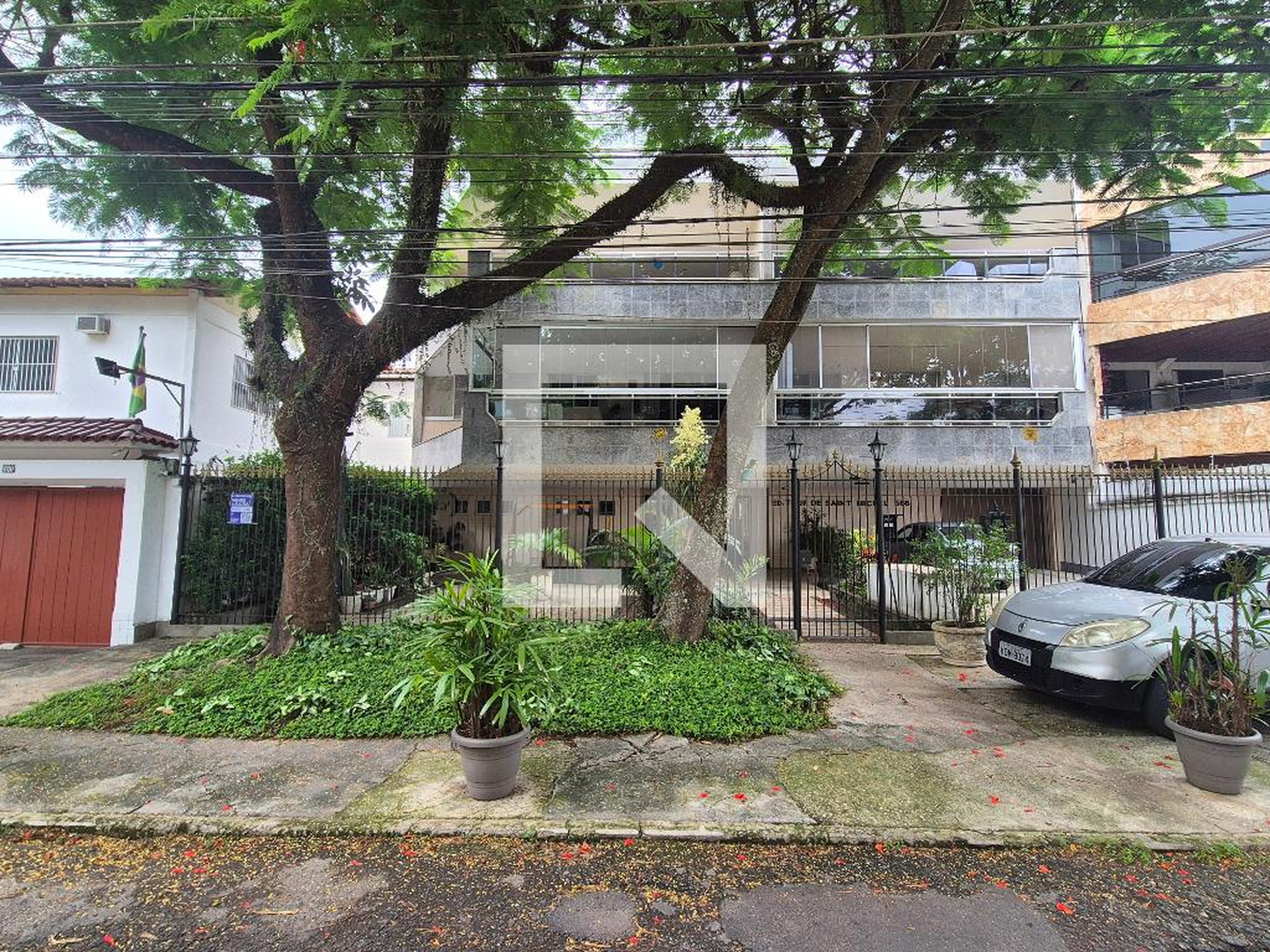 Fachada Edifício Tour de Saint Michel