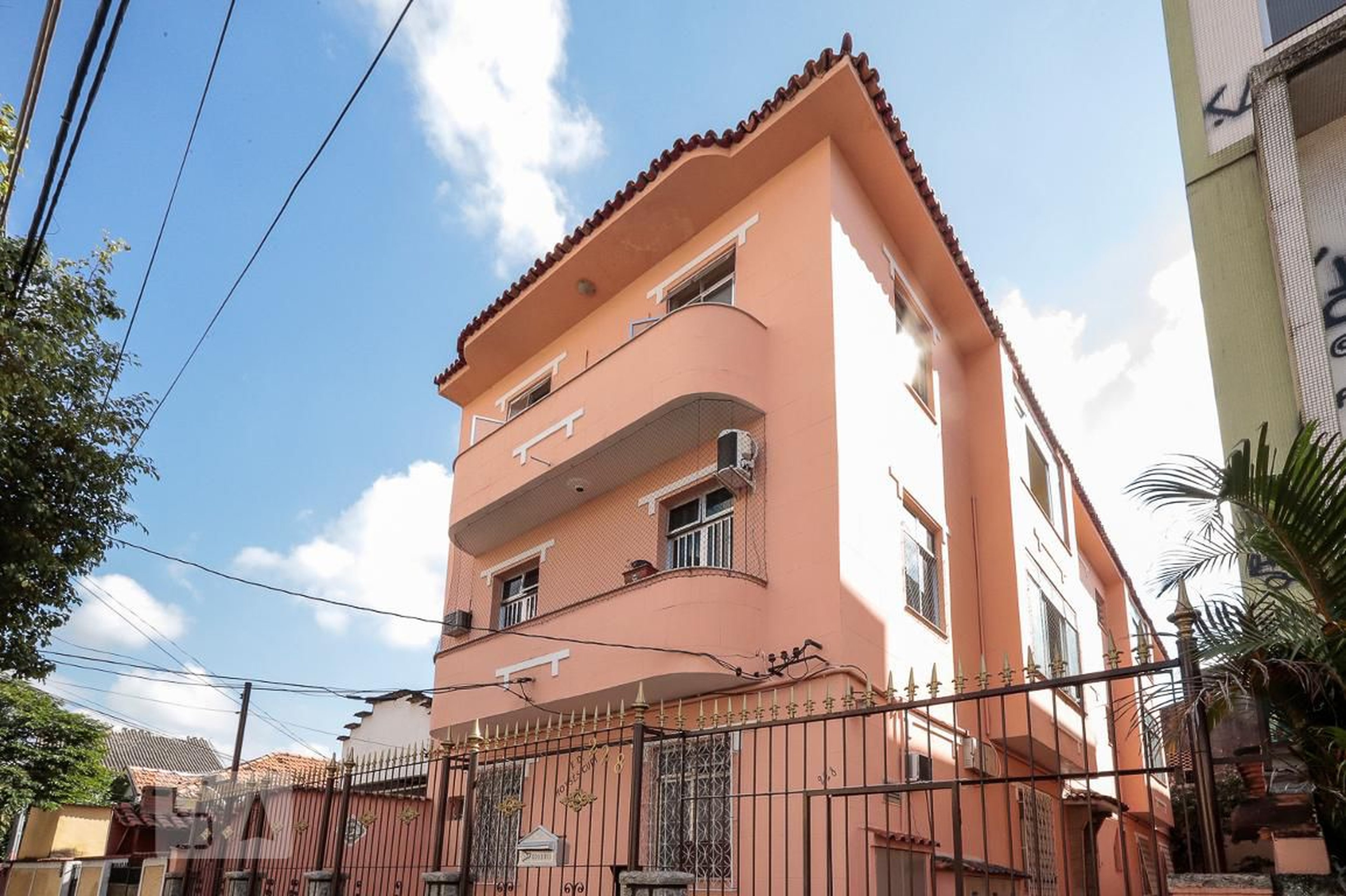 Fachada Condomínio em Rua General Clarindo, 228