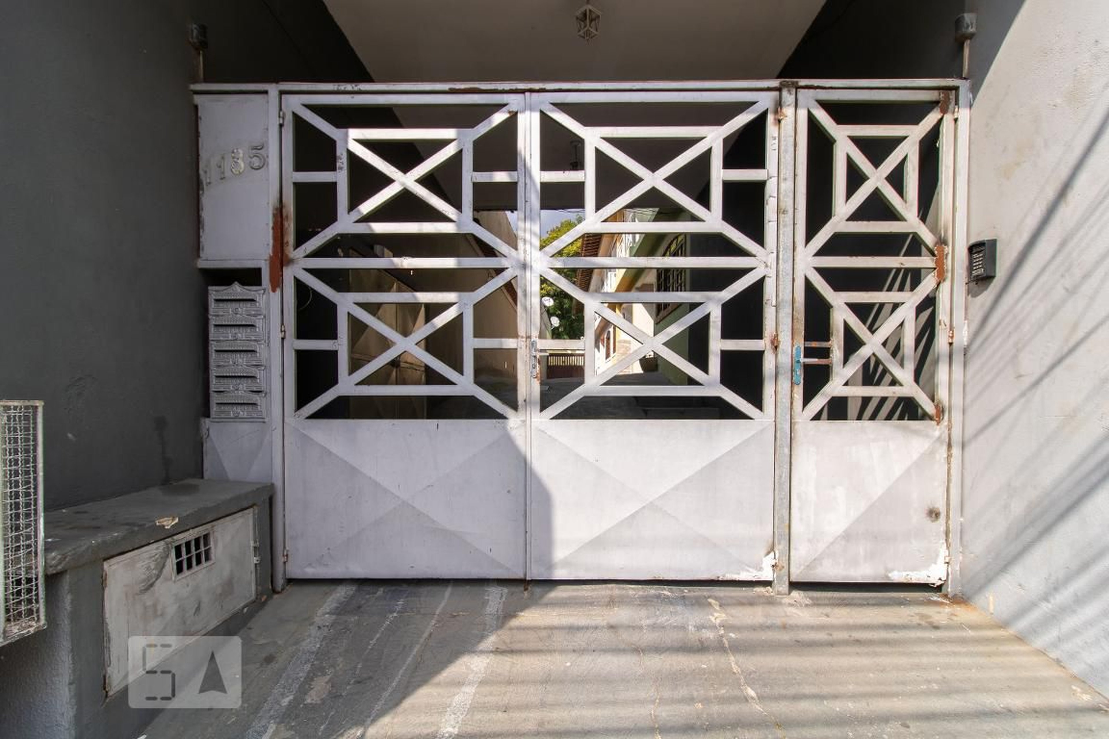 Fachada do Condomínio Condomínio em Rua das Rosas, 1185