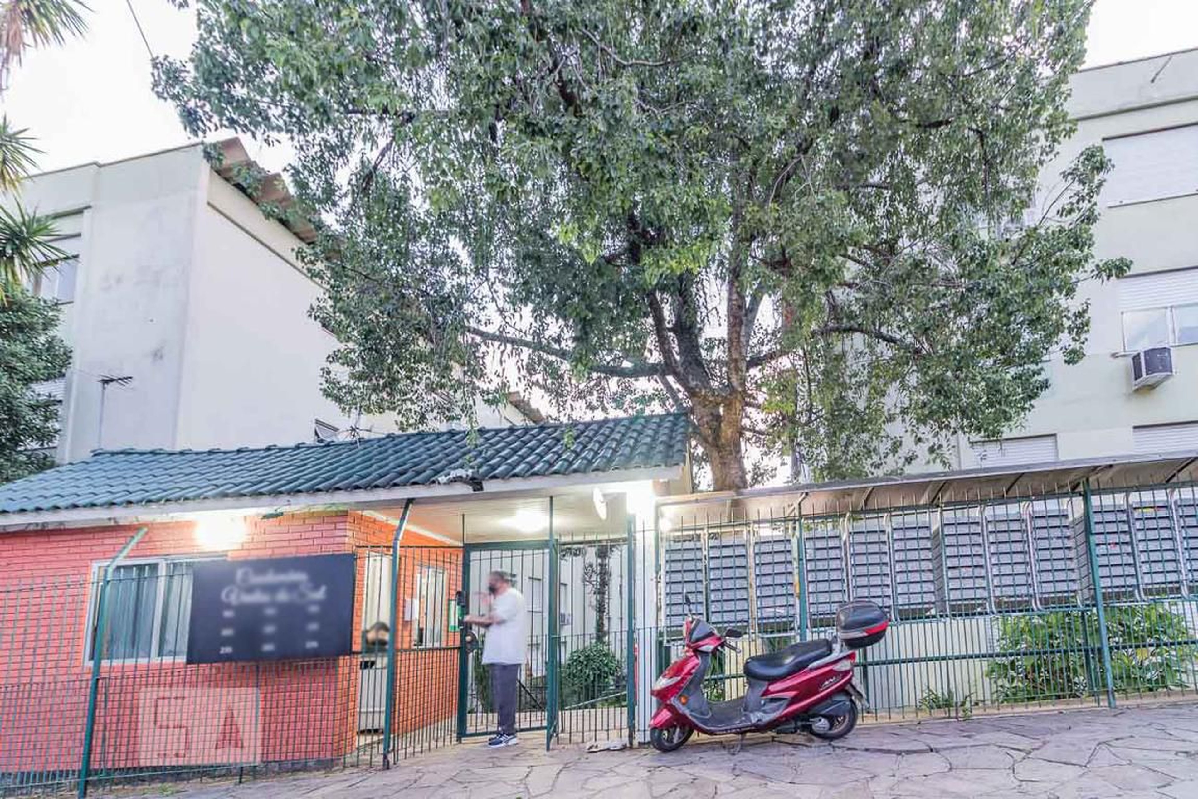 Fachada do Condomínio Condomínio em Rua Fernando Pessoa, 275