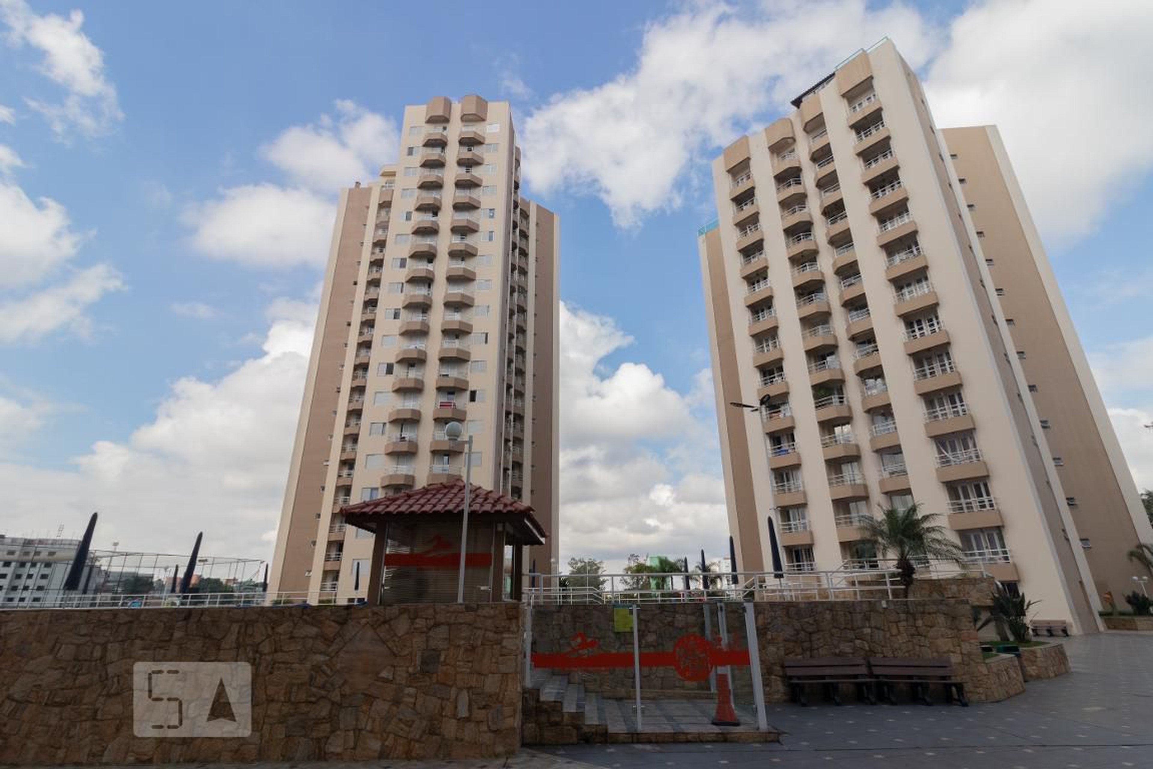 Fachada Condomínio em Avenida Raimundo Pereira de Magalhães 1720, 155