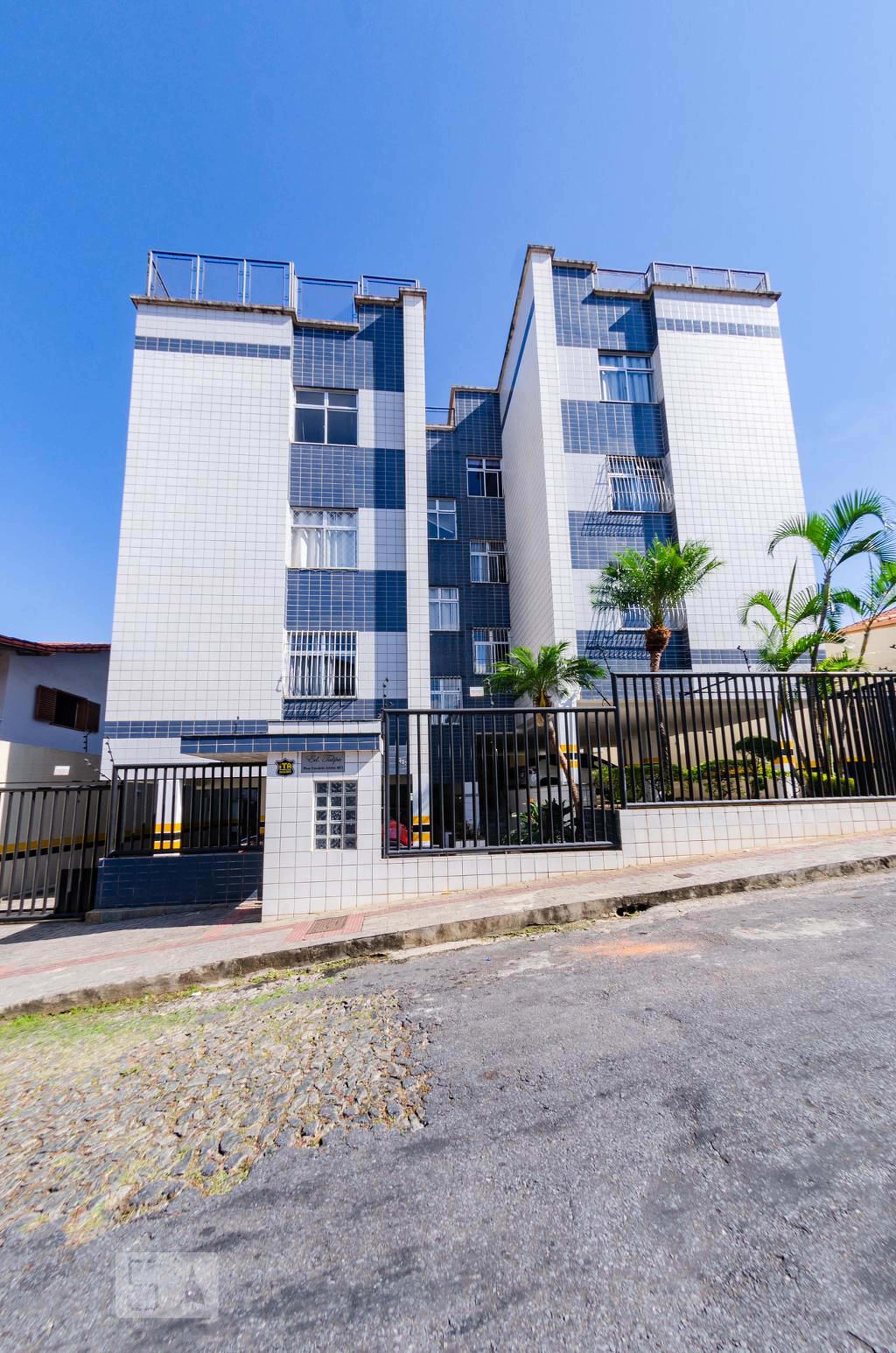 Fachada Condomínio em Rua Cesário Alvim, 483