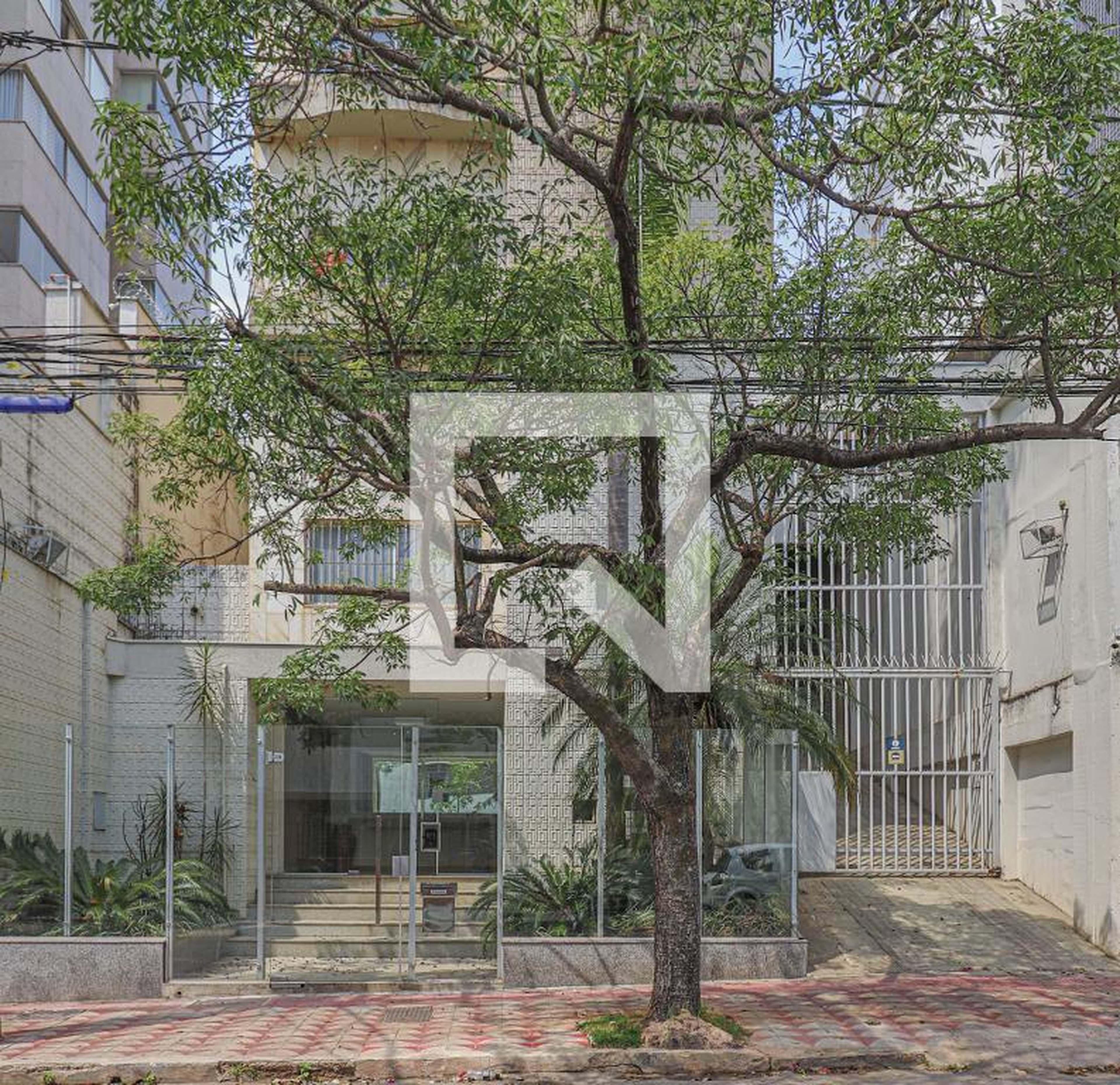 Fachada Condomínio em Rua Albita, 457