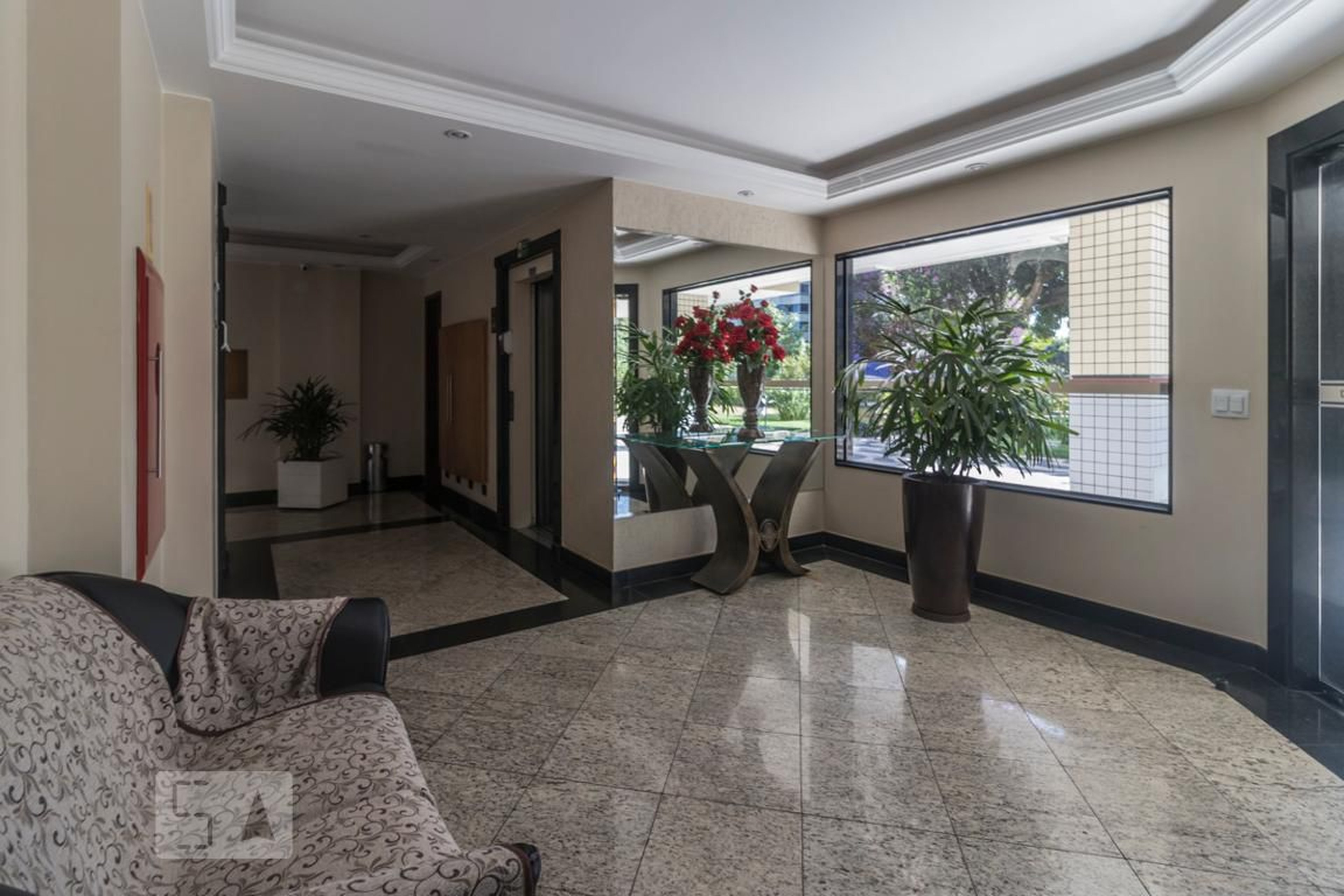 Hall de Entrada Condomínio em Sqn 303 Bl. I, 0