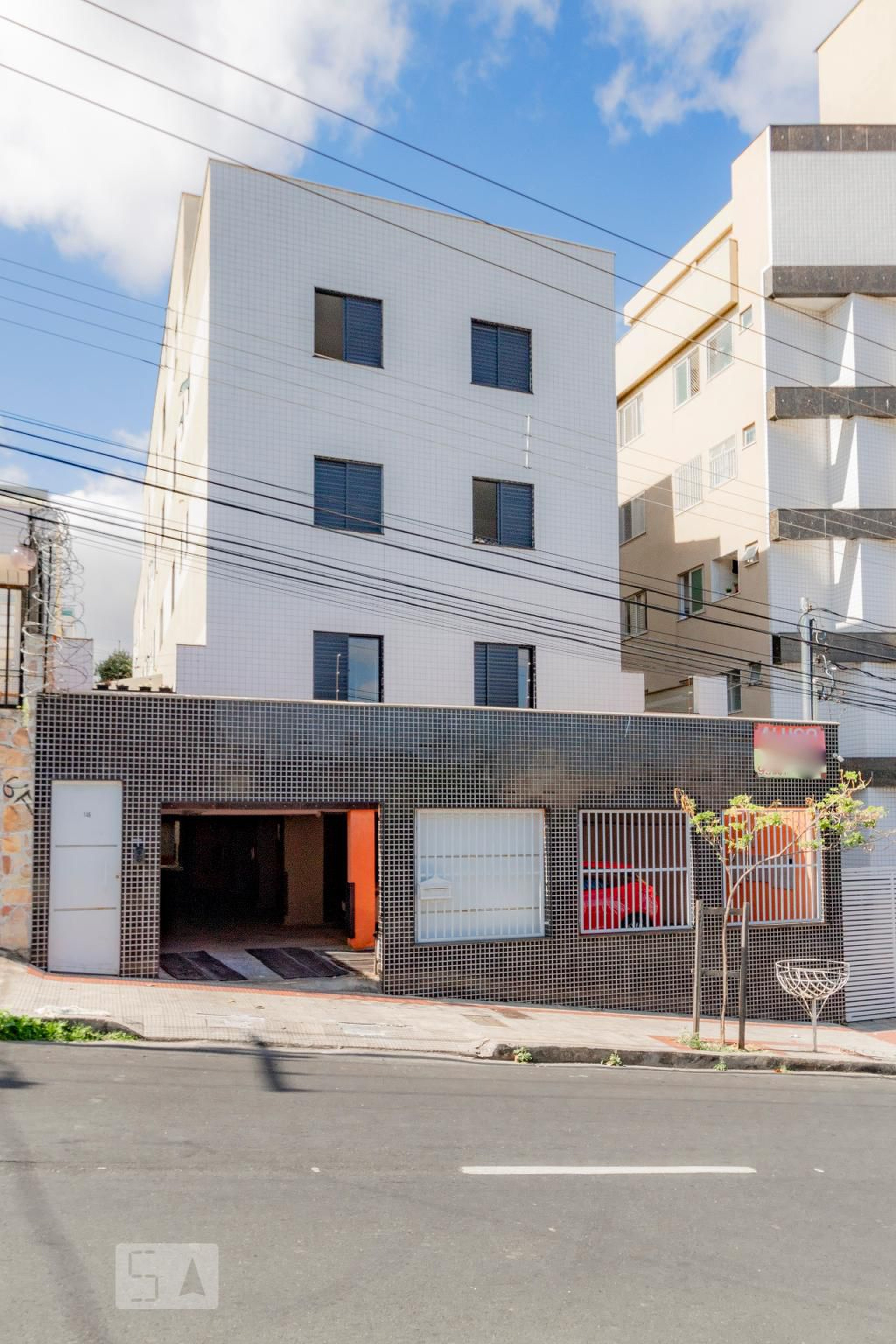 Fachada Condomínio em Rua Caldeira Brant, 146