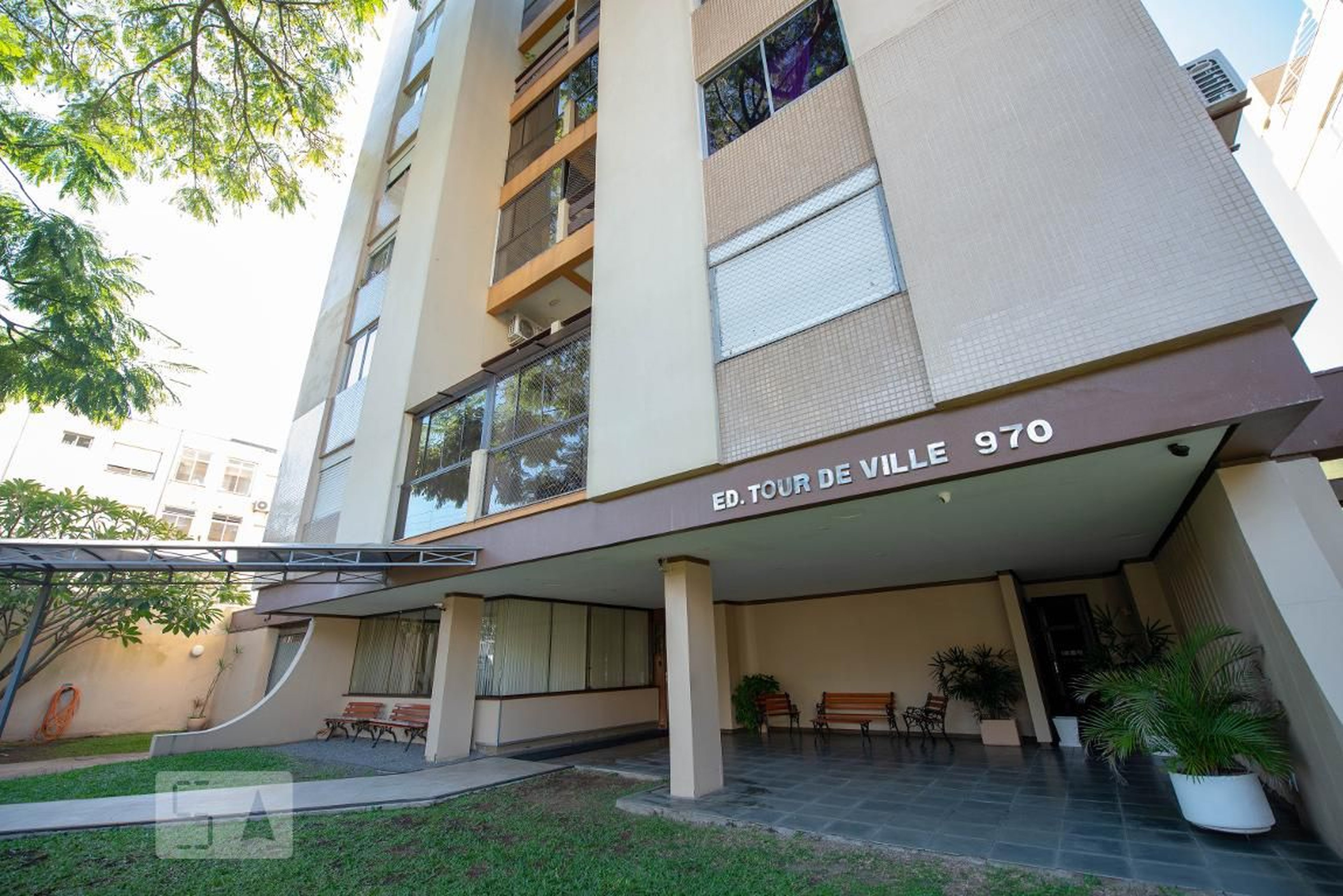 Fachada do Prédio Condomínio Tour de Ville