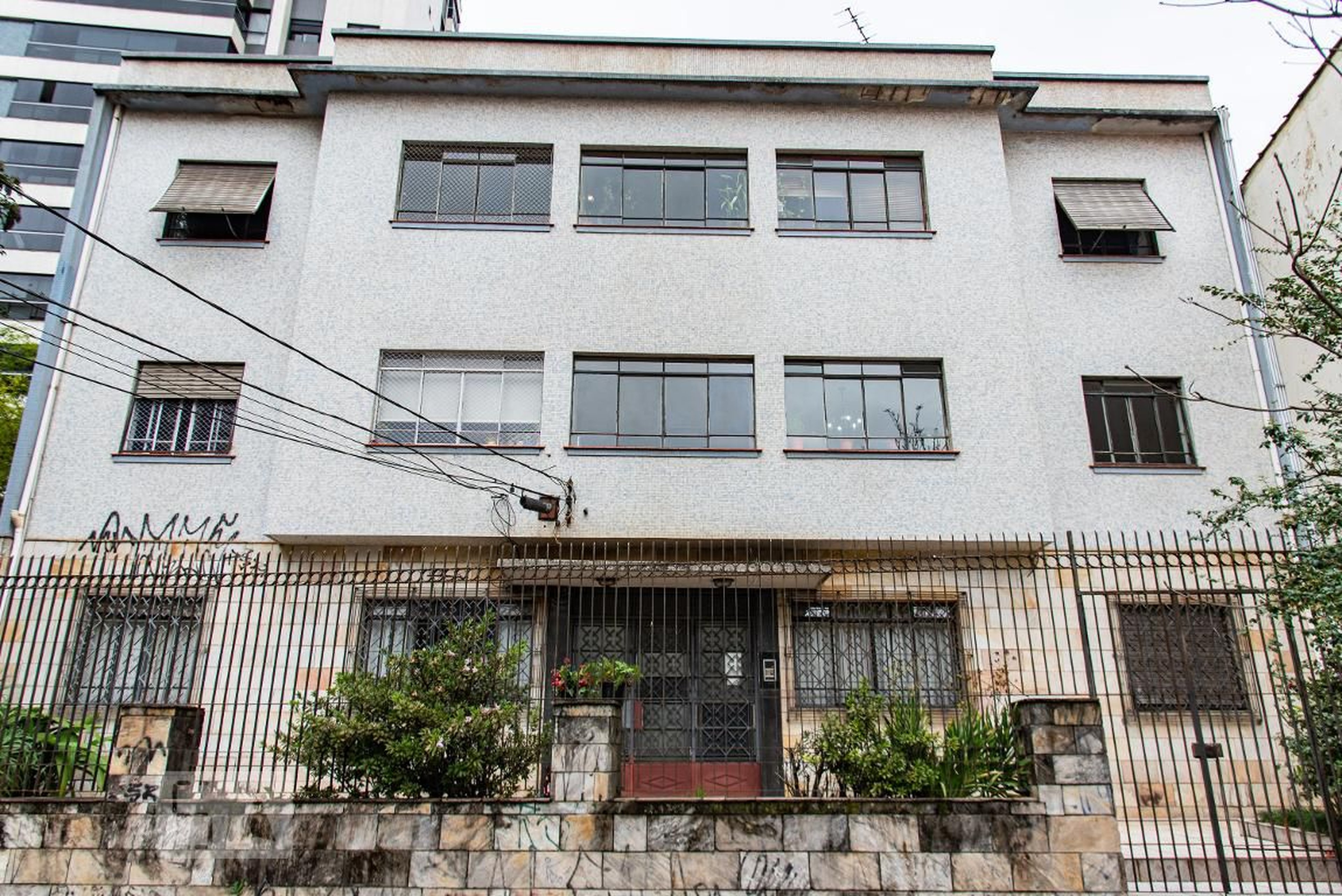 Fachada Condomínio em Rua Irajá, 56