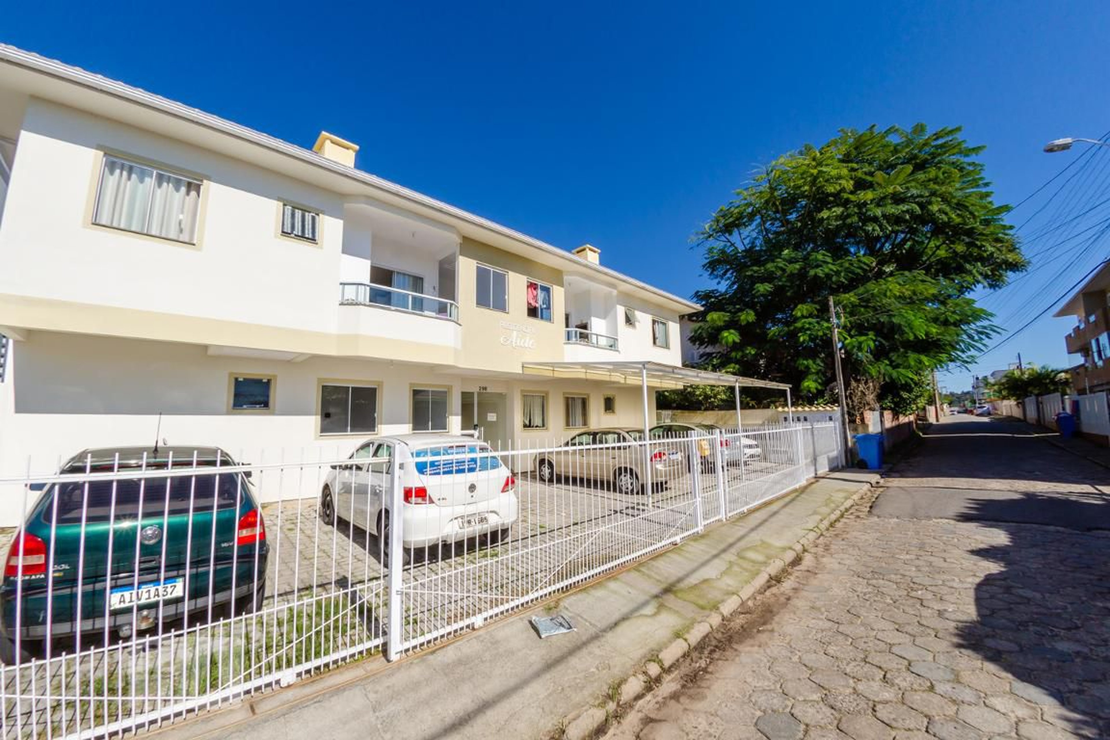 Fachada Condomínio em Rua Nivaldo Alfredo Silva, 298