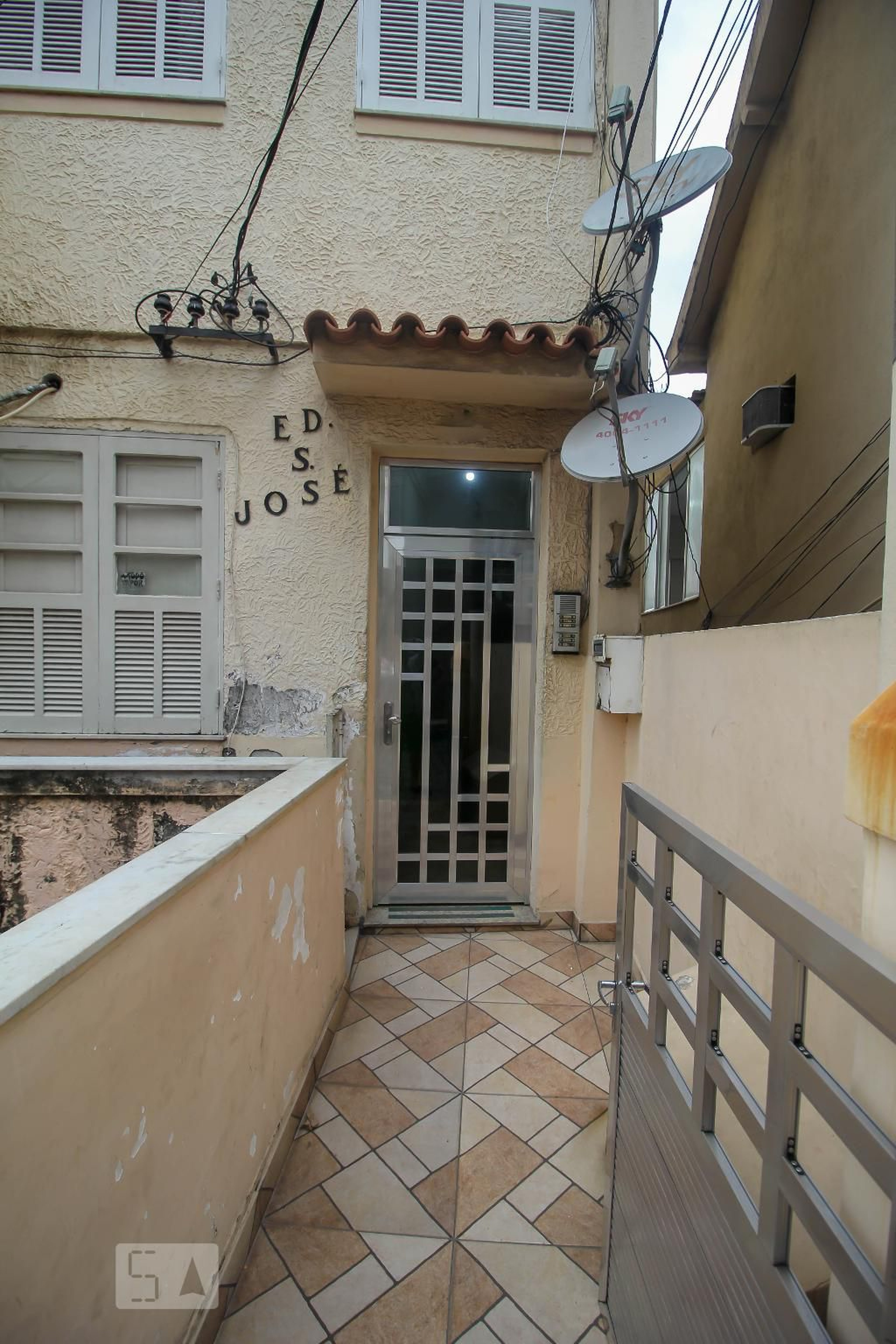 Entrada do Prédio - null