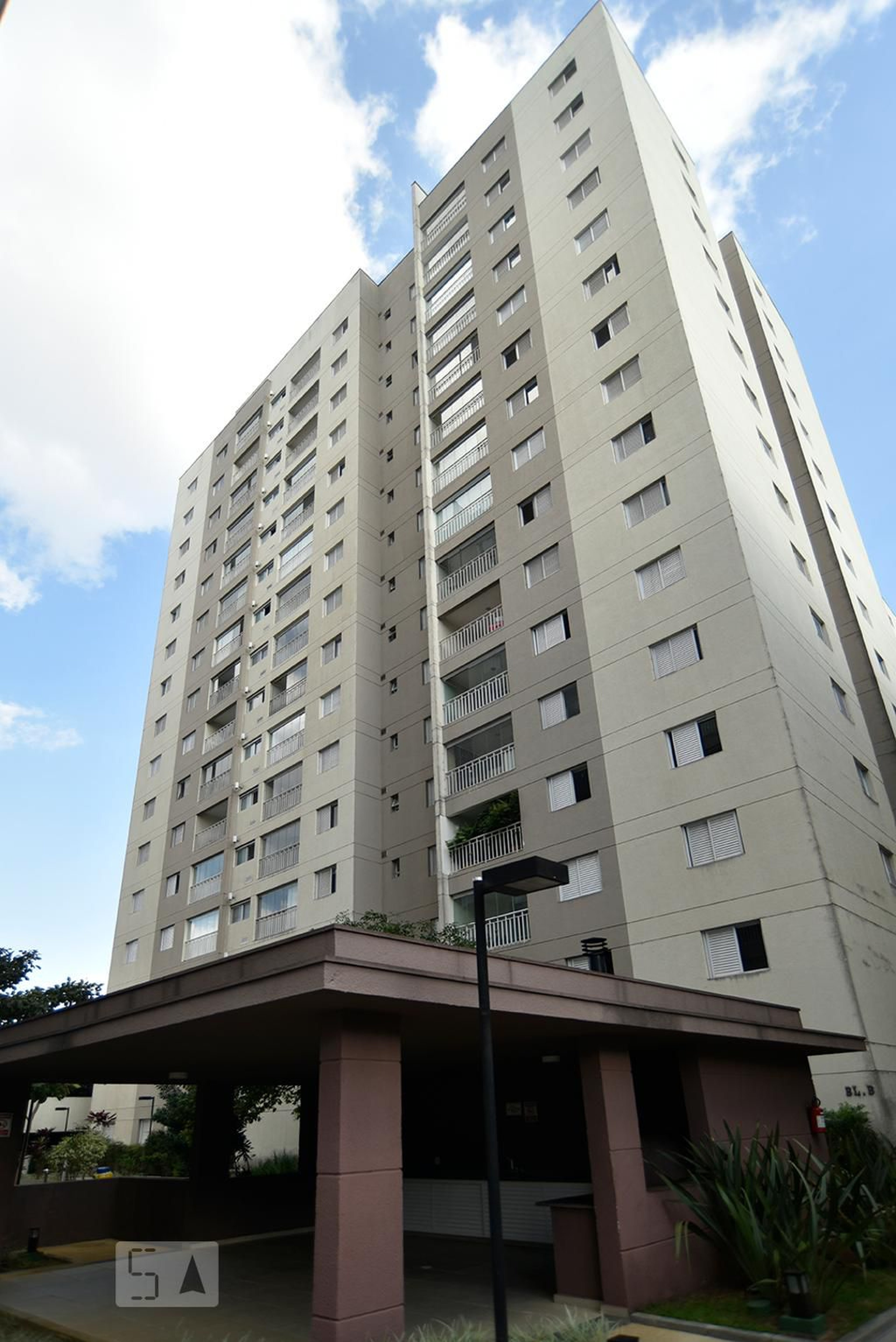 Fachada Condomínio em Rua Dona Ana Neri, 126