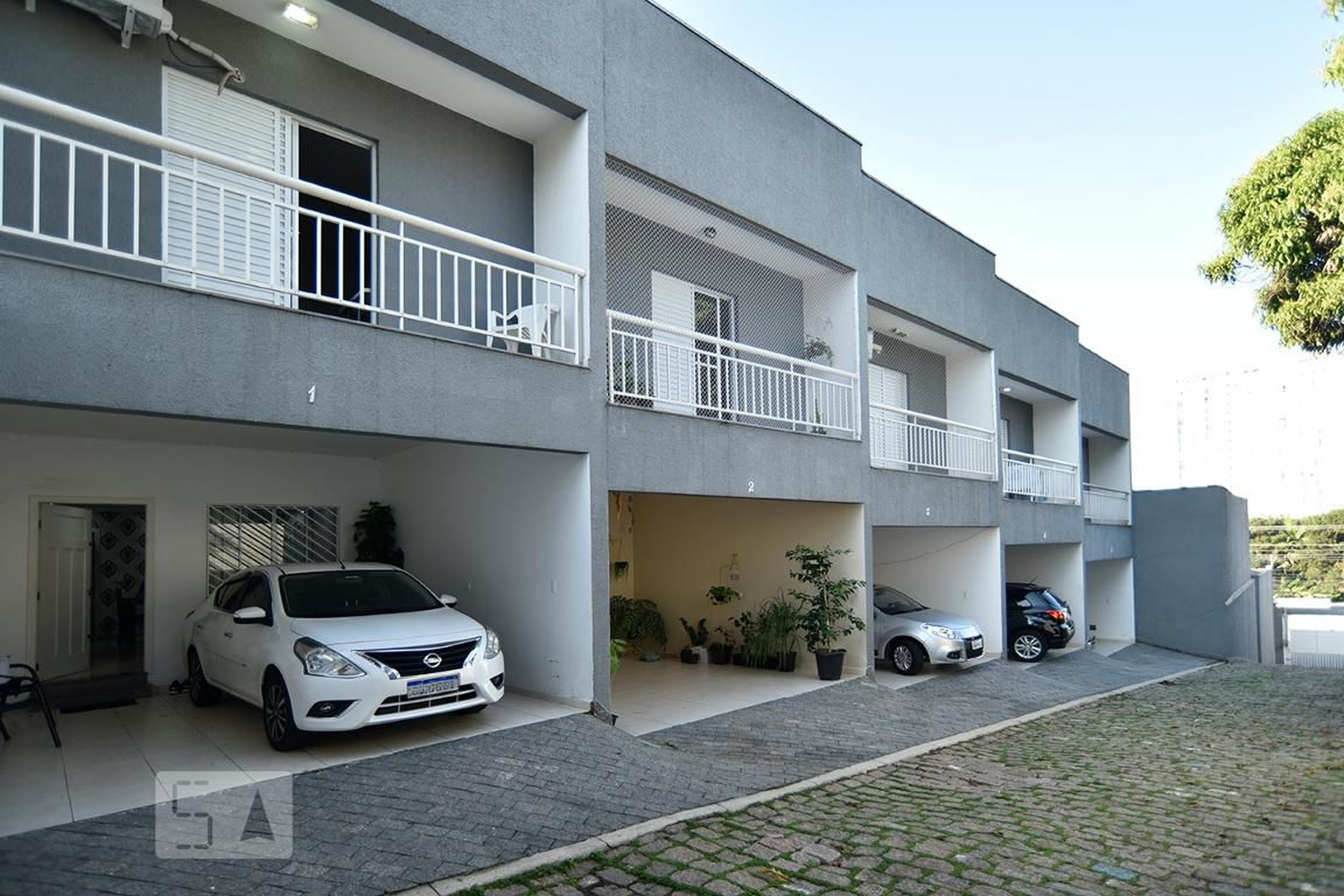 Fachada do condomínio Condomínio em Rua Domingos Afonso, 728