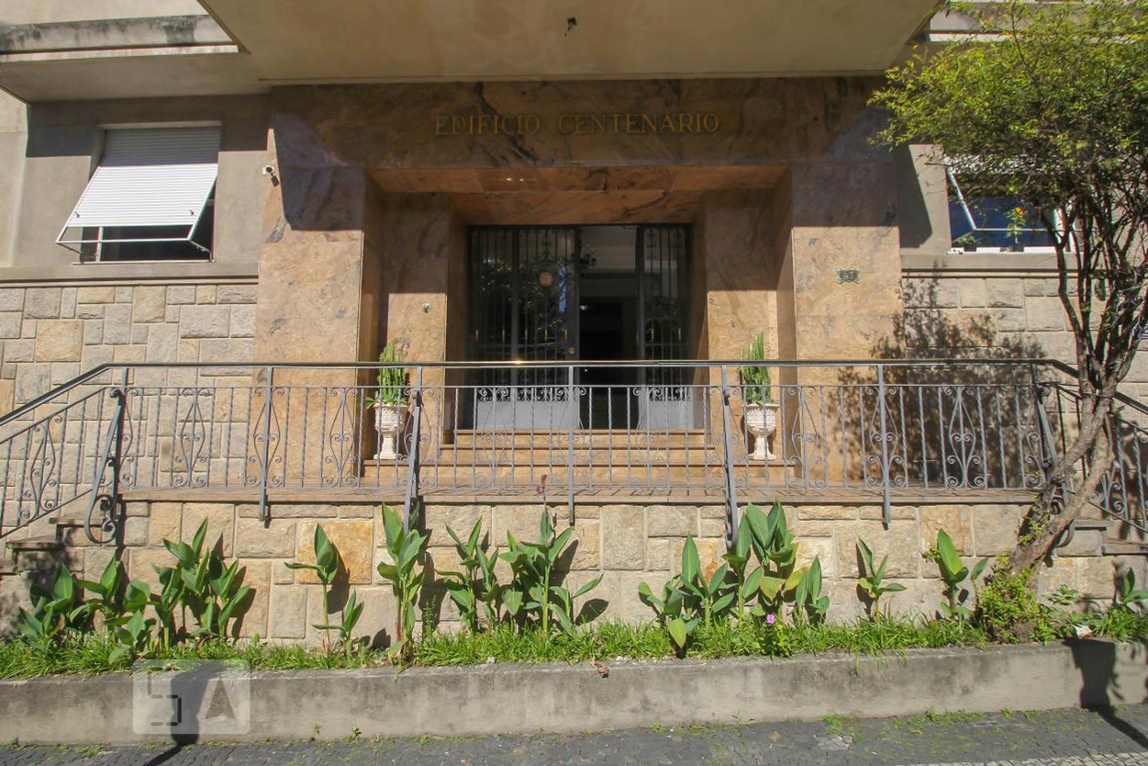 Entrada do Prédio - Centenário