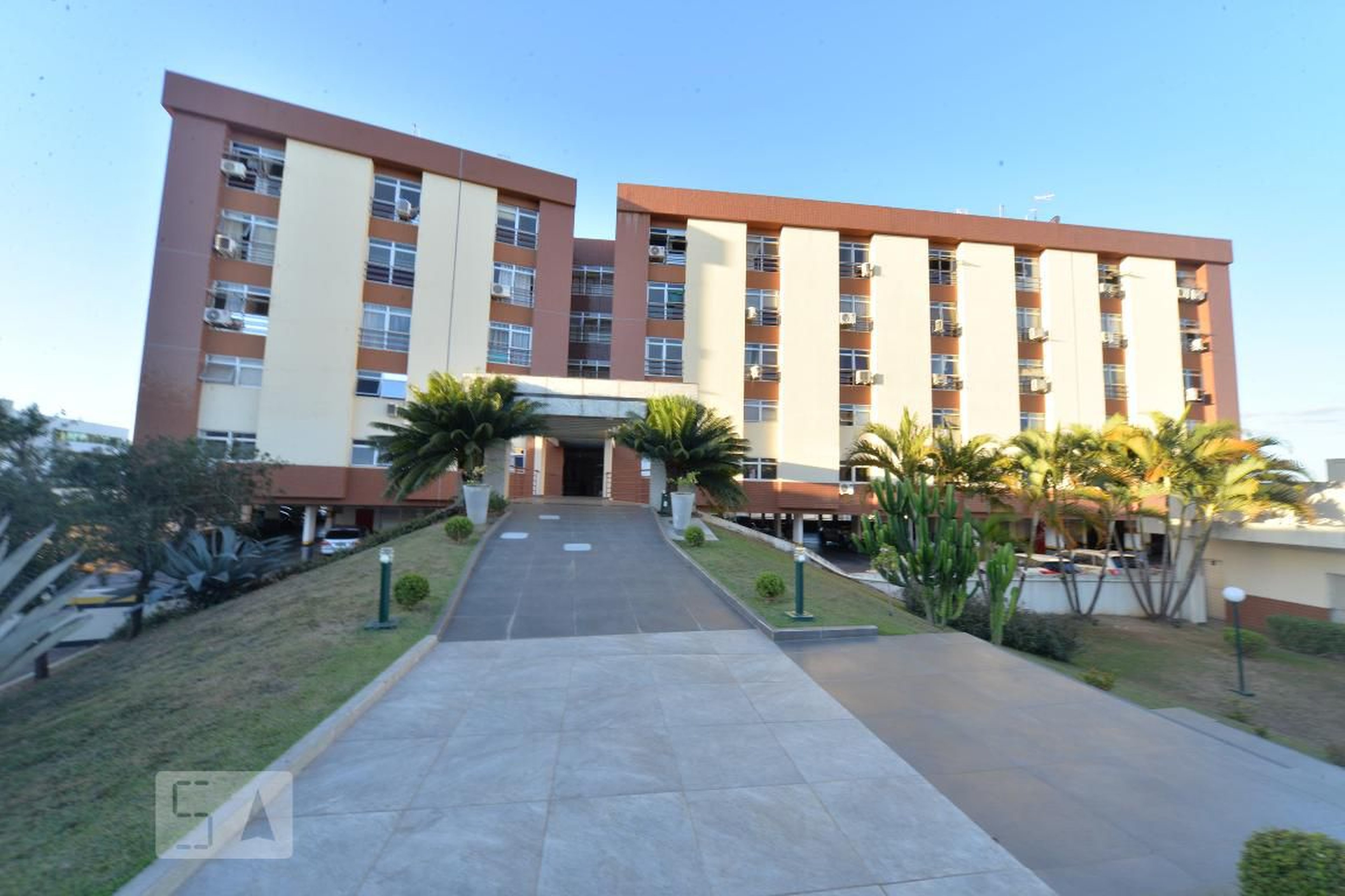 Fachada Condomínio em Ca 9, 13