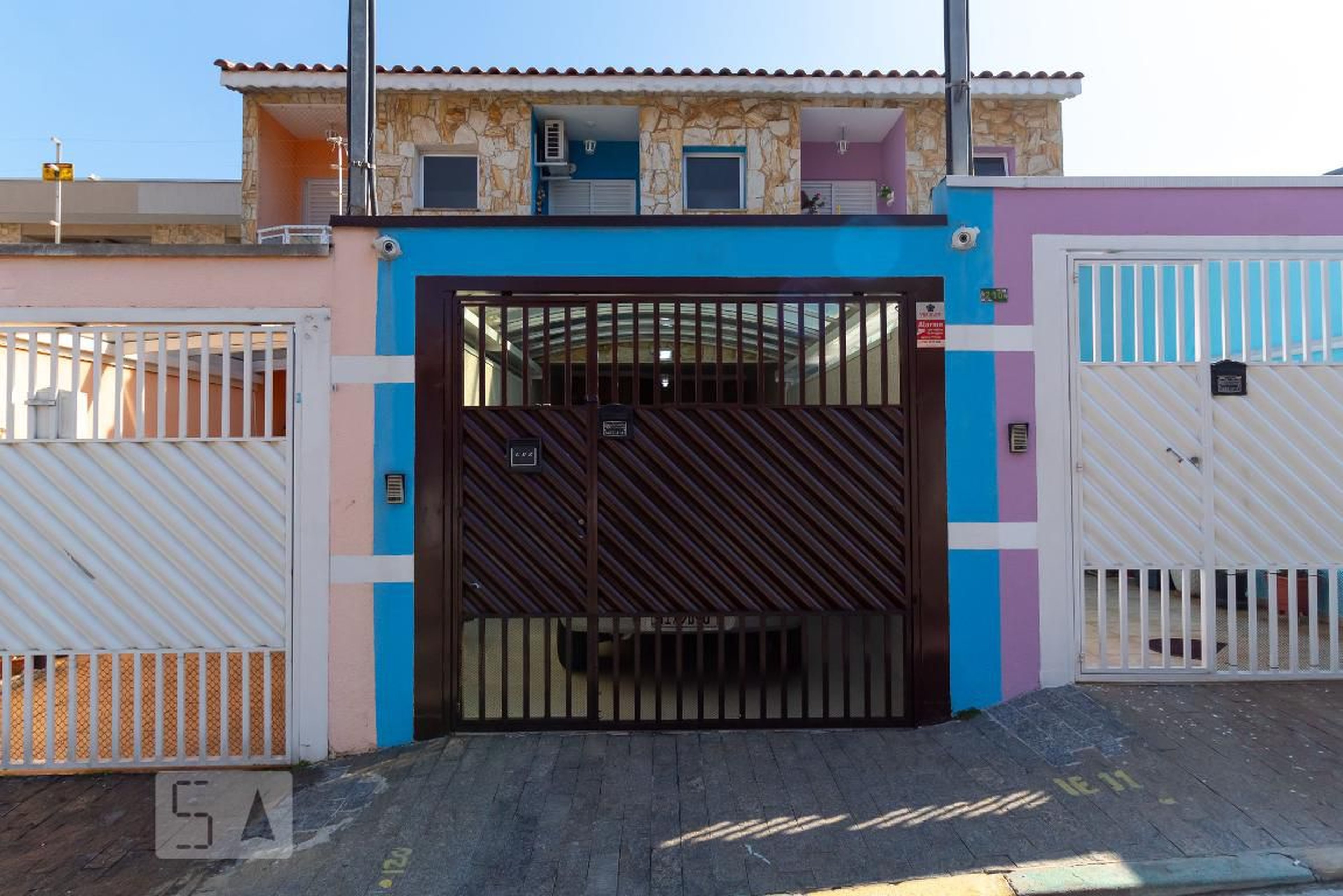 Fachada Condomínio em Rua Maestro José Teschari, 210