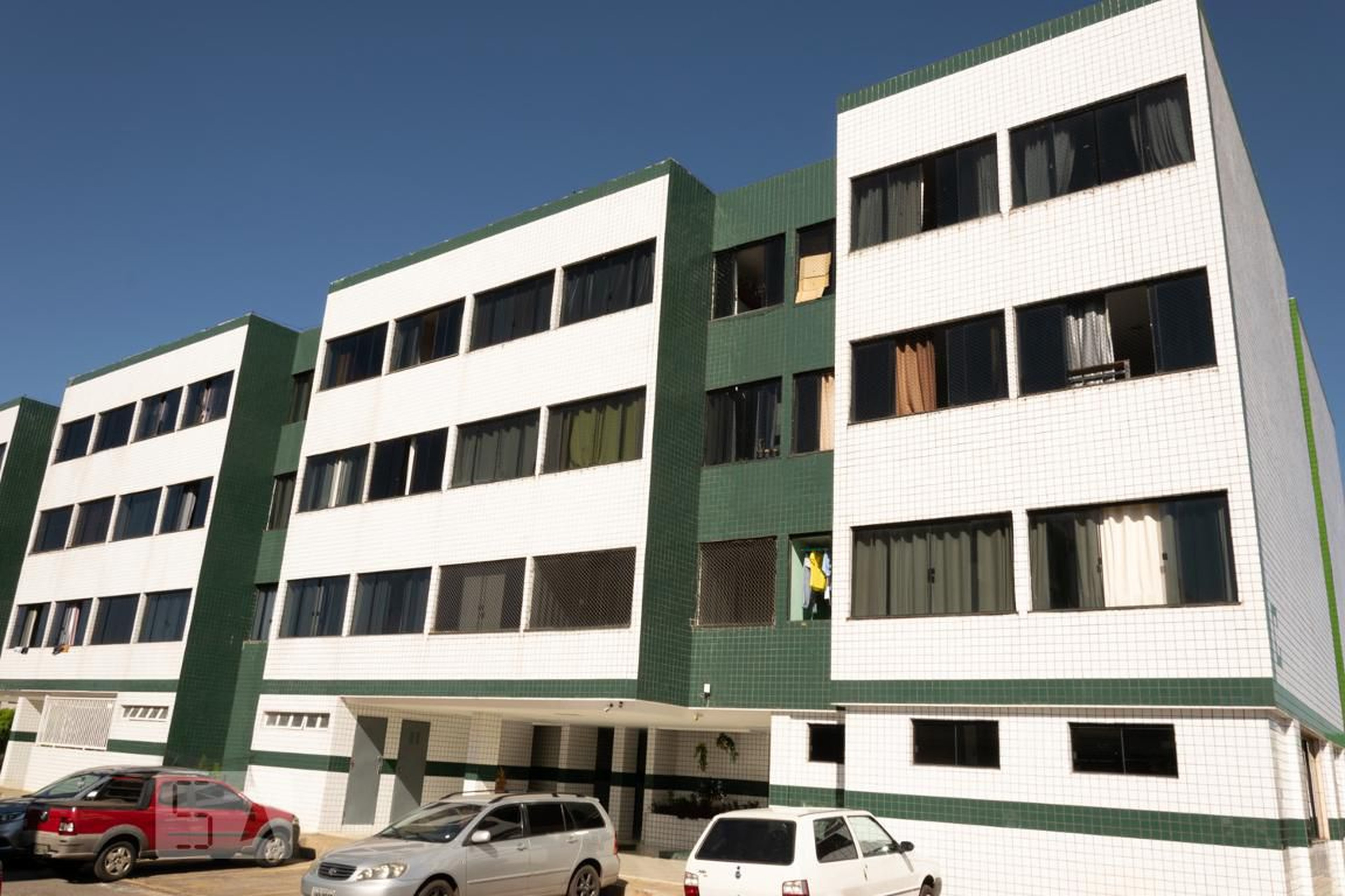 Fachada Condomínio em Qnl 5 Bloco C, Apto 206