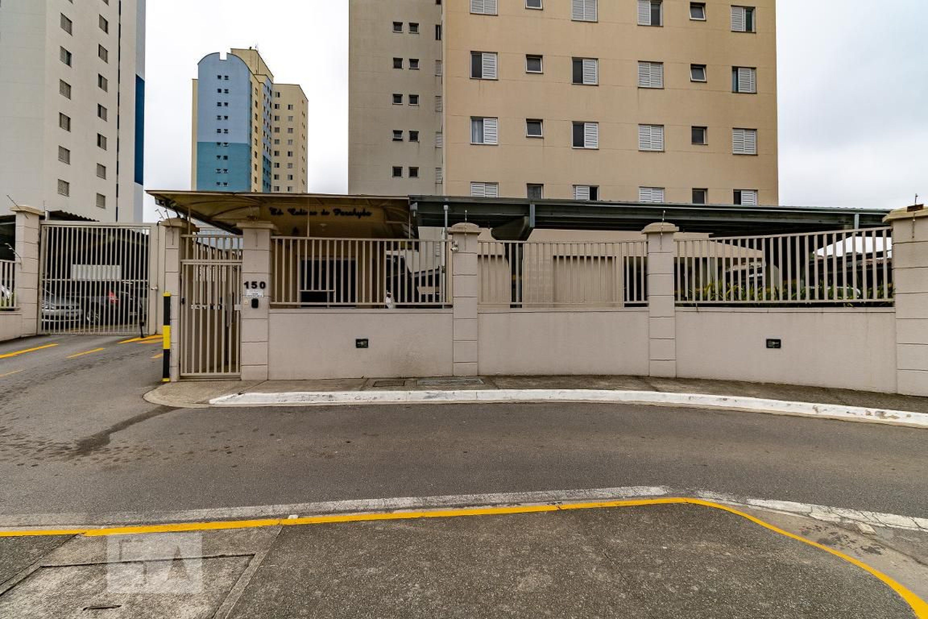 Fachada do Condomínio Condomínio Colinas do Parahyba