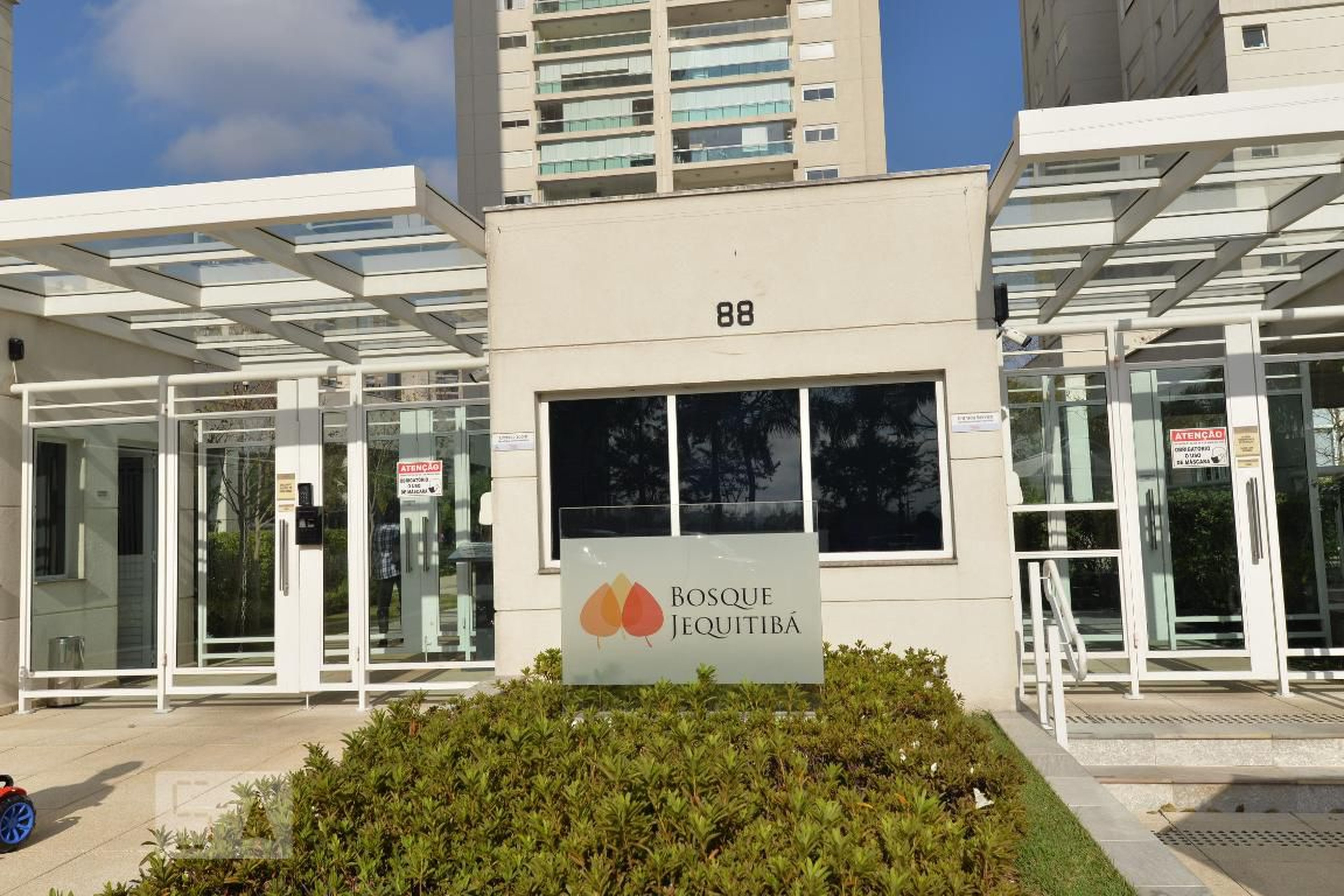 Fachada Condomínio em Rua Isaac Krasilchik, 100