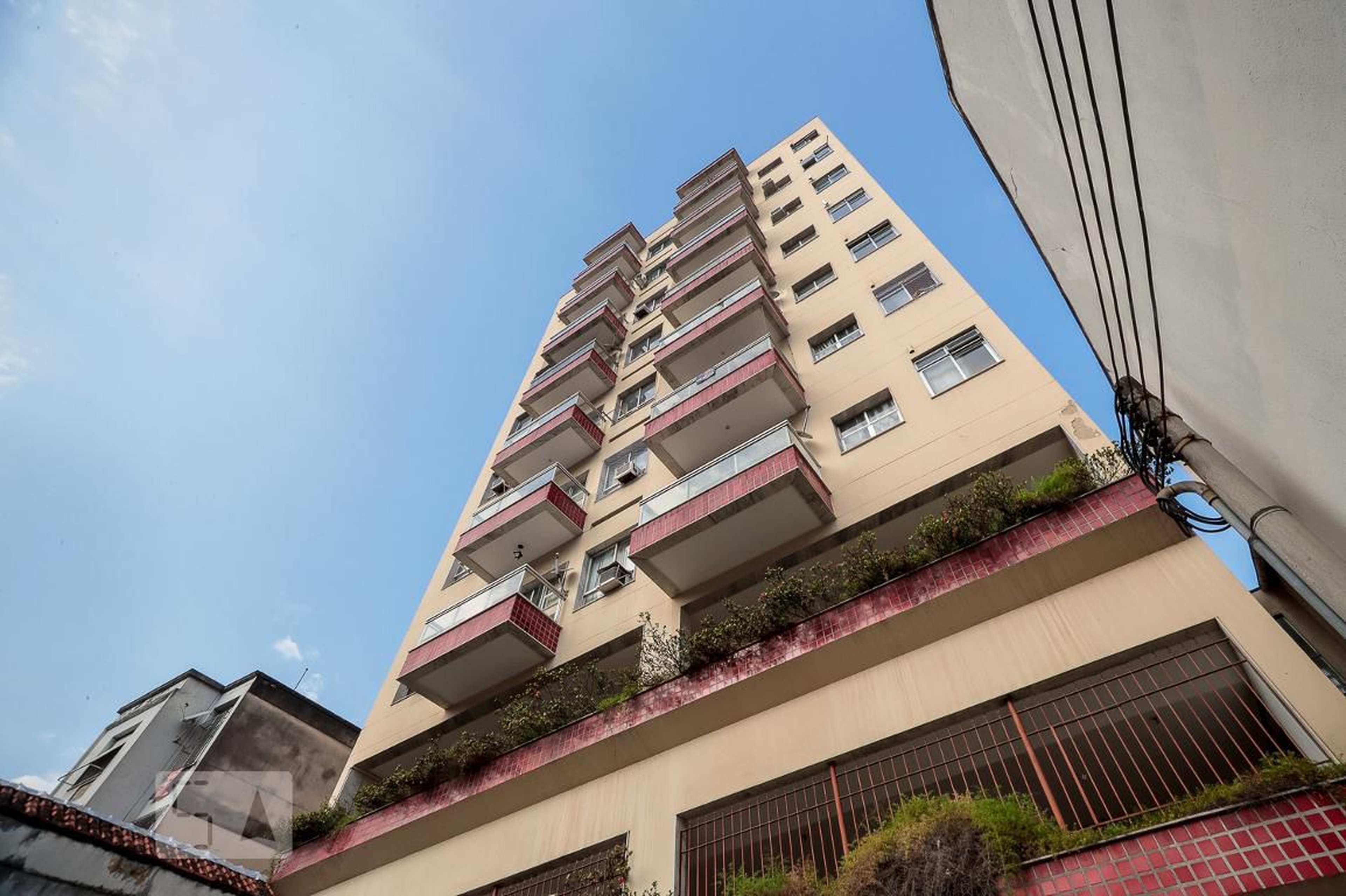 Fachada Condomínio em Rua Barão do Bom Retiro, 1355