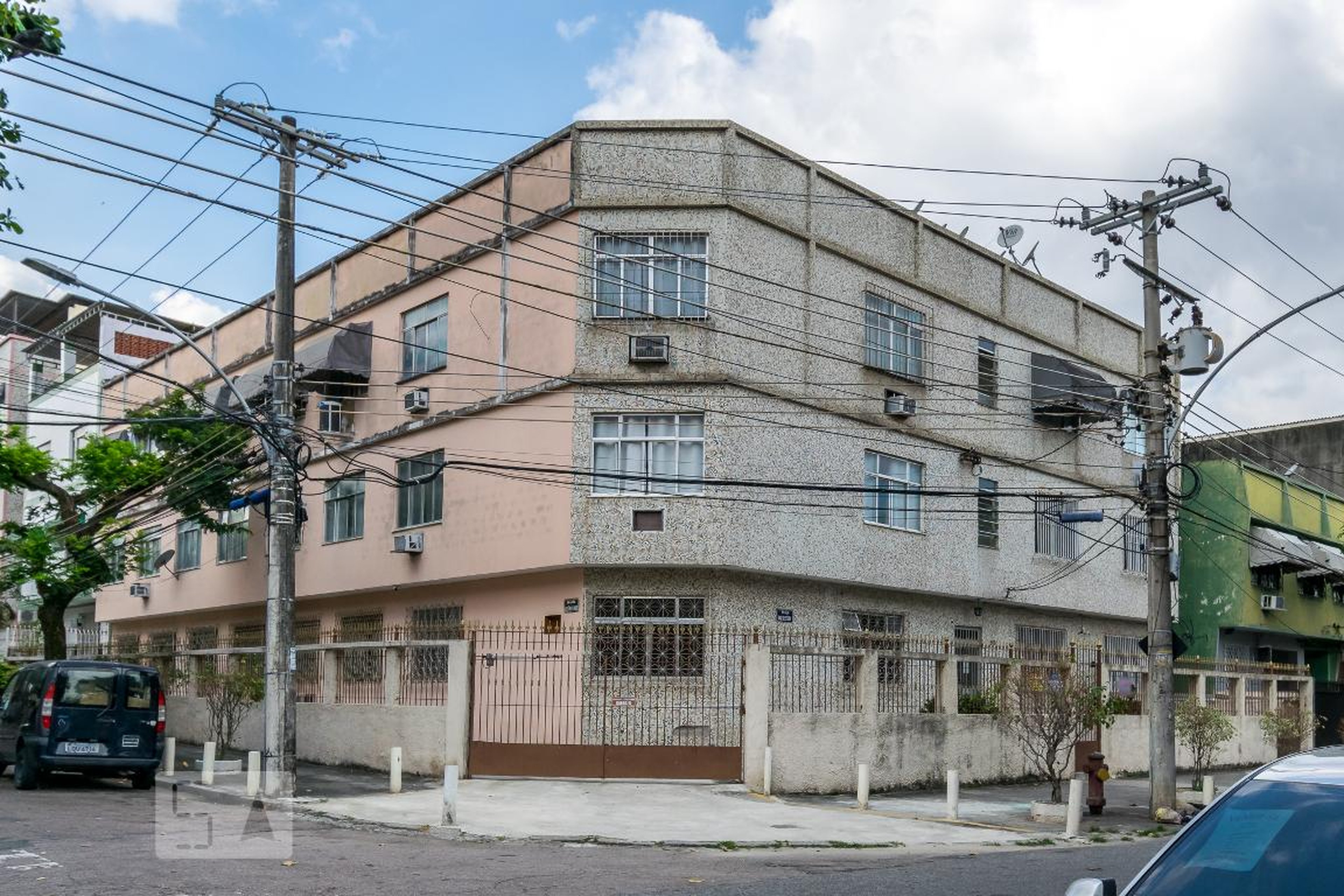 Fachada do prédio Condomínio em Praça Paulo Setúbal, 50