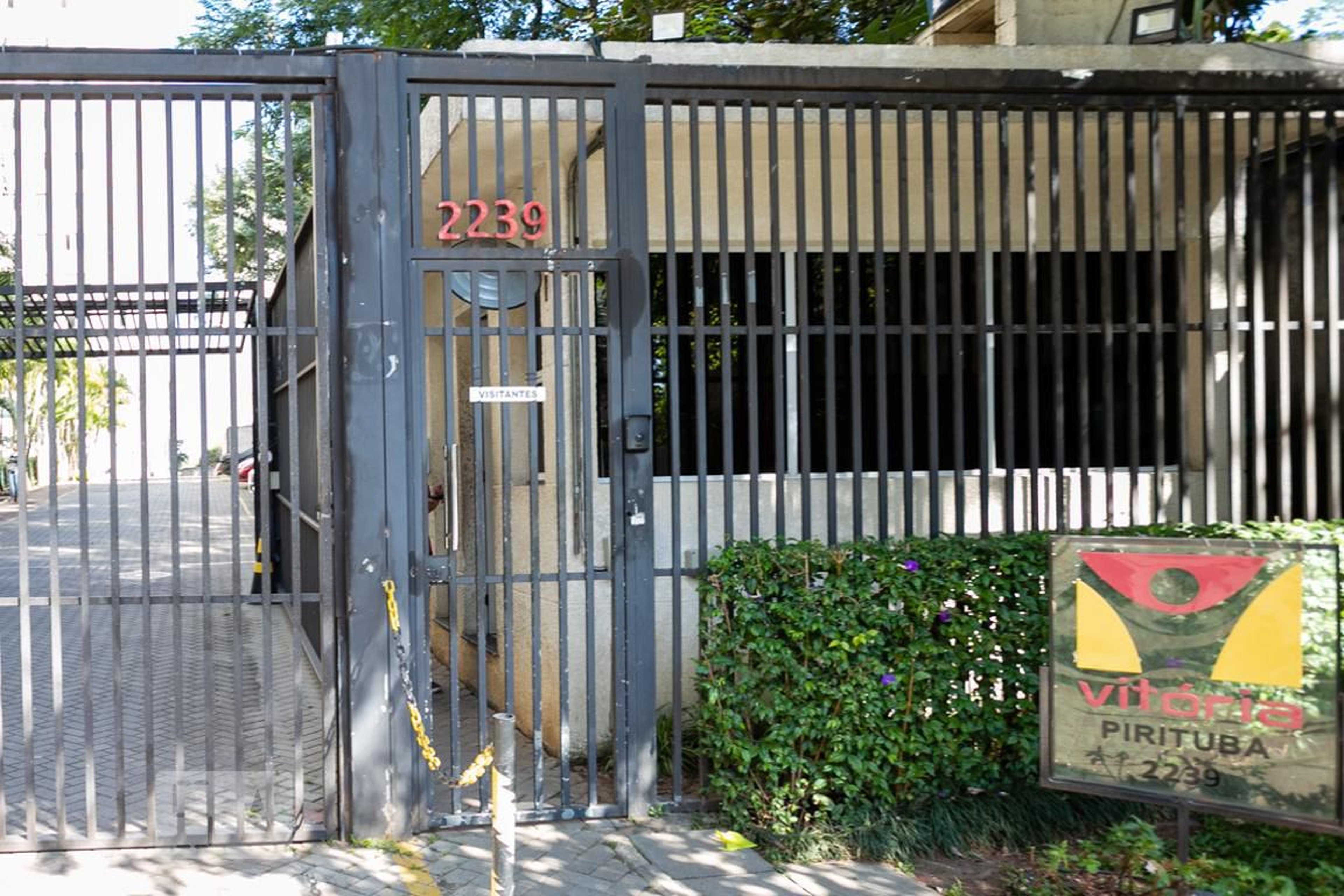 Fachada do Condomínio Condomínio em Avenida Raimundo Pereira de Magalhães, 16