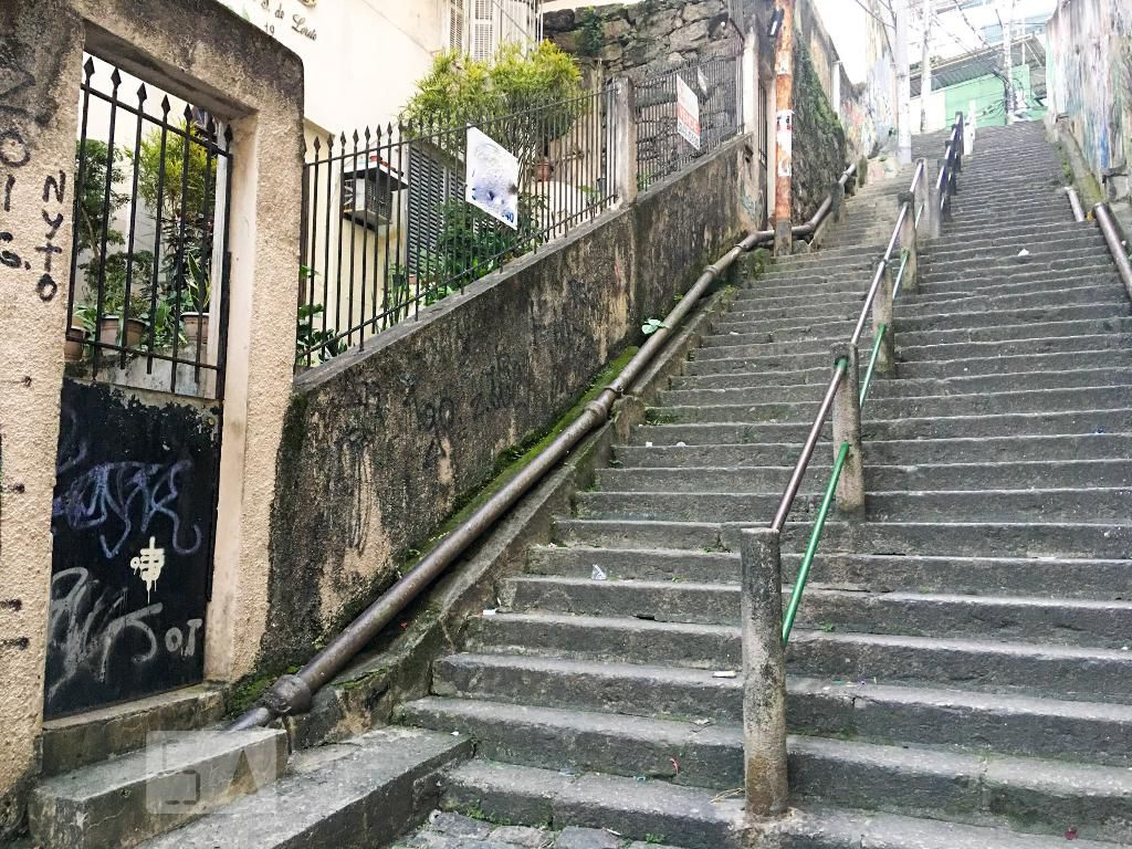 Fachada Condomínio em Rua Saint Roman, 19