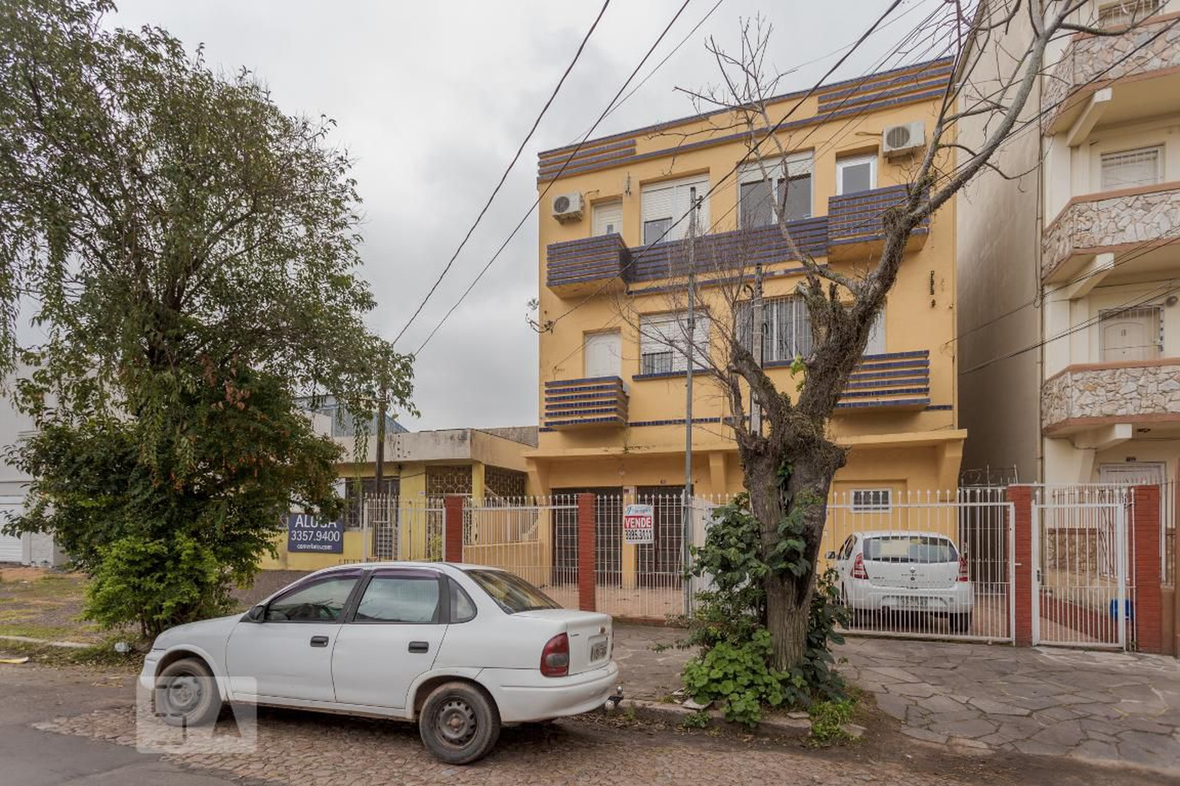 Fachada Condomínio em Rua Moura Azevedo, 146