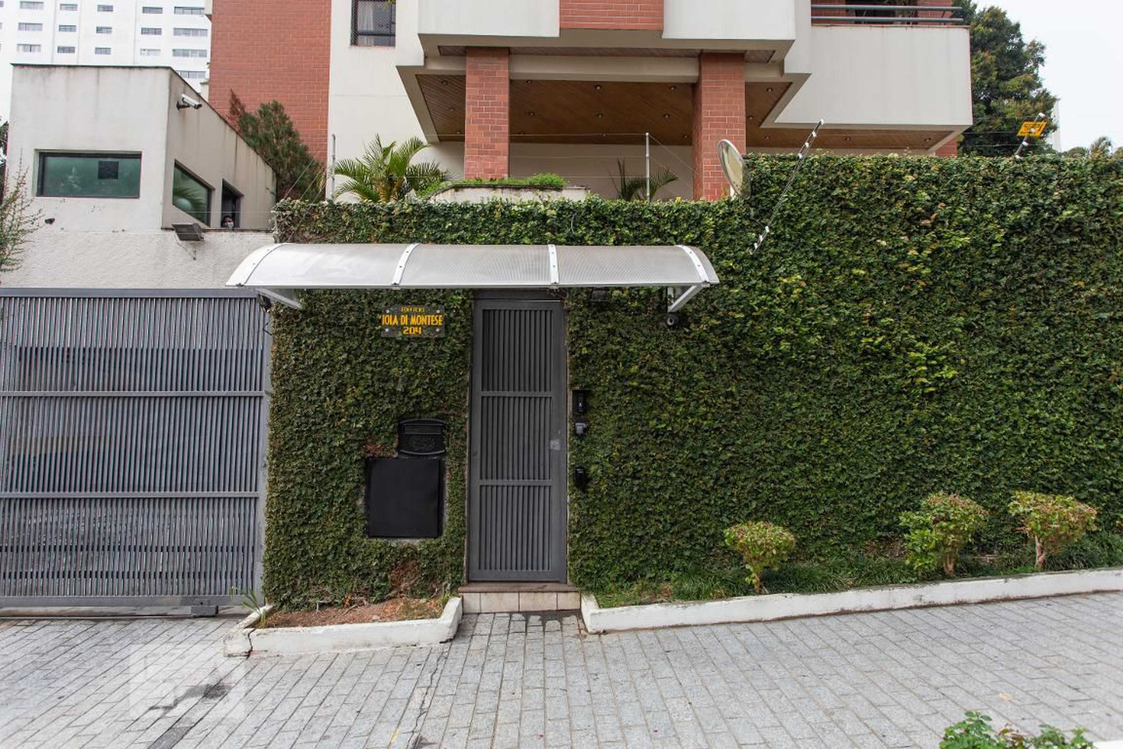 Fachada do Condomínio Condomínio Iola Di Montese