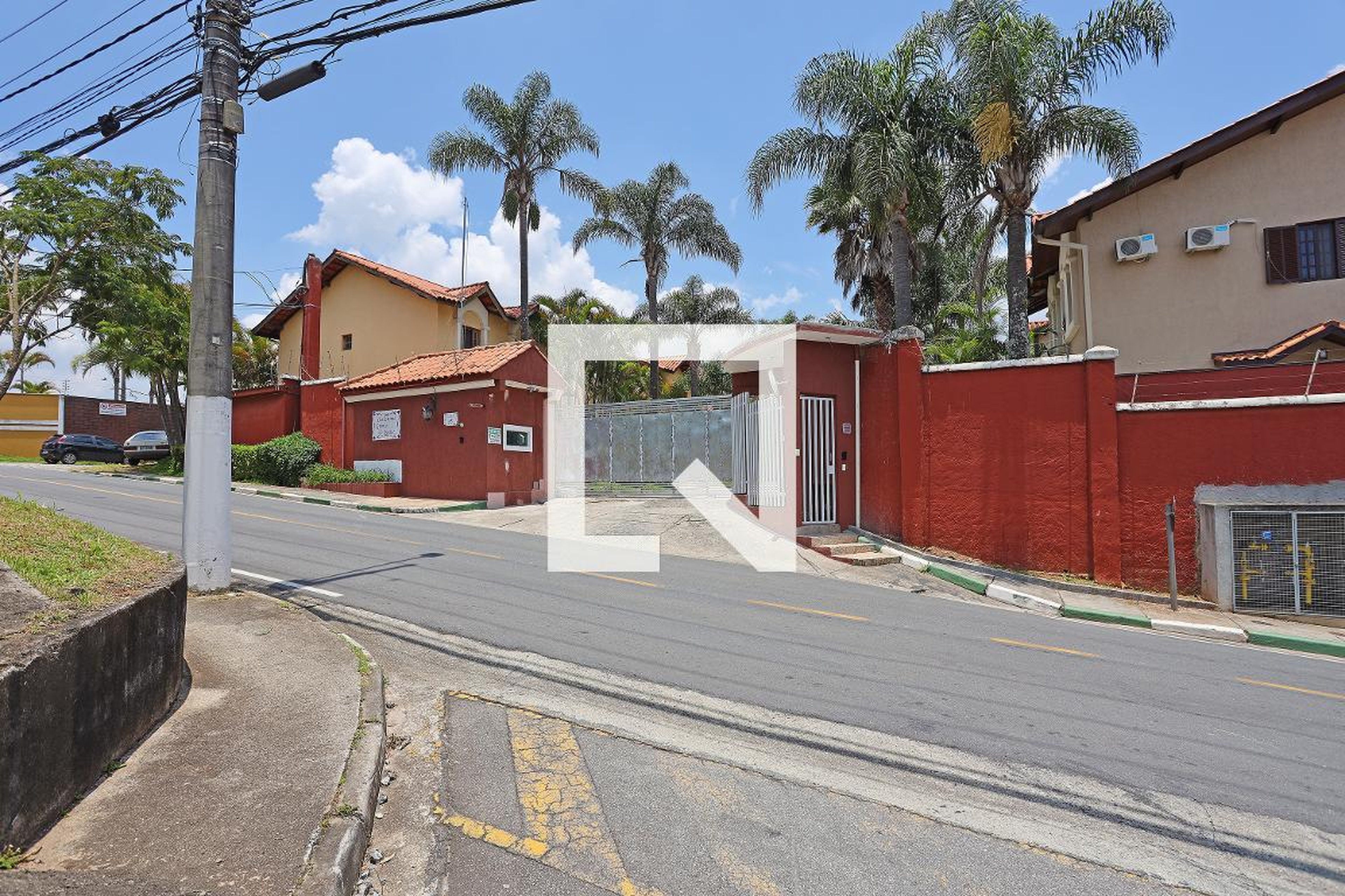 Fachada Condomínio em Rua Howard Archibal Acheson Júnior, 27