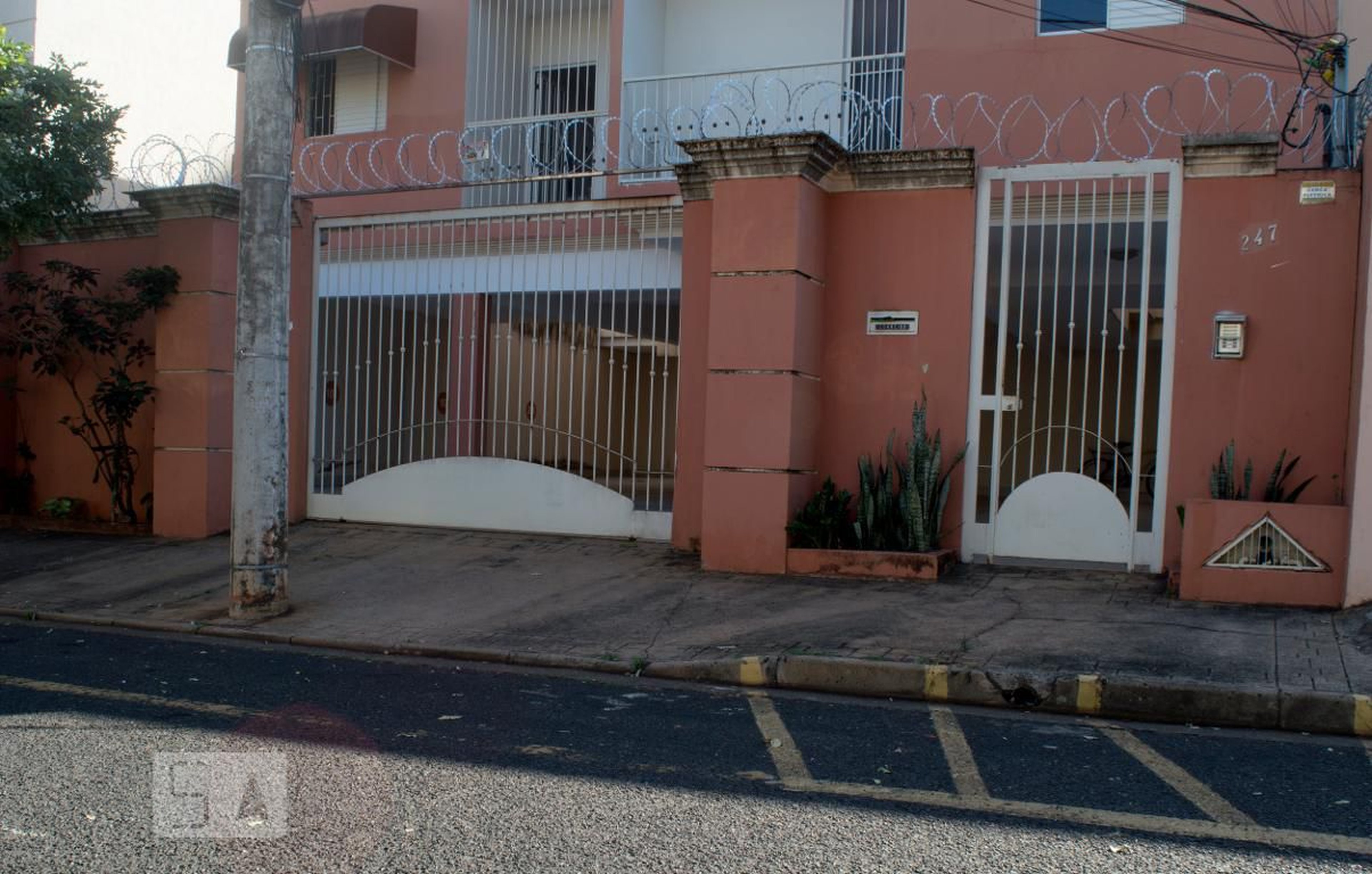 Fachada Condomínio em Rua José Paes de Almeida, 247