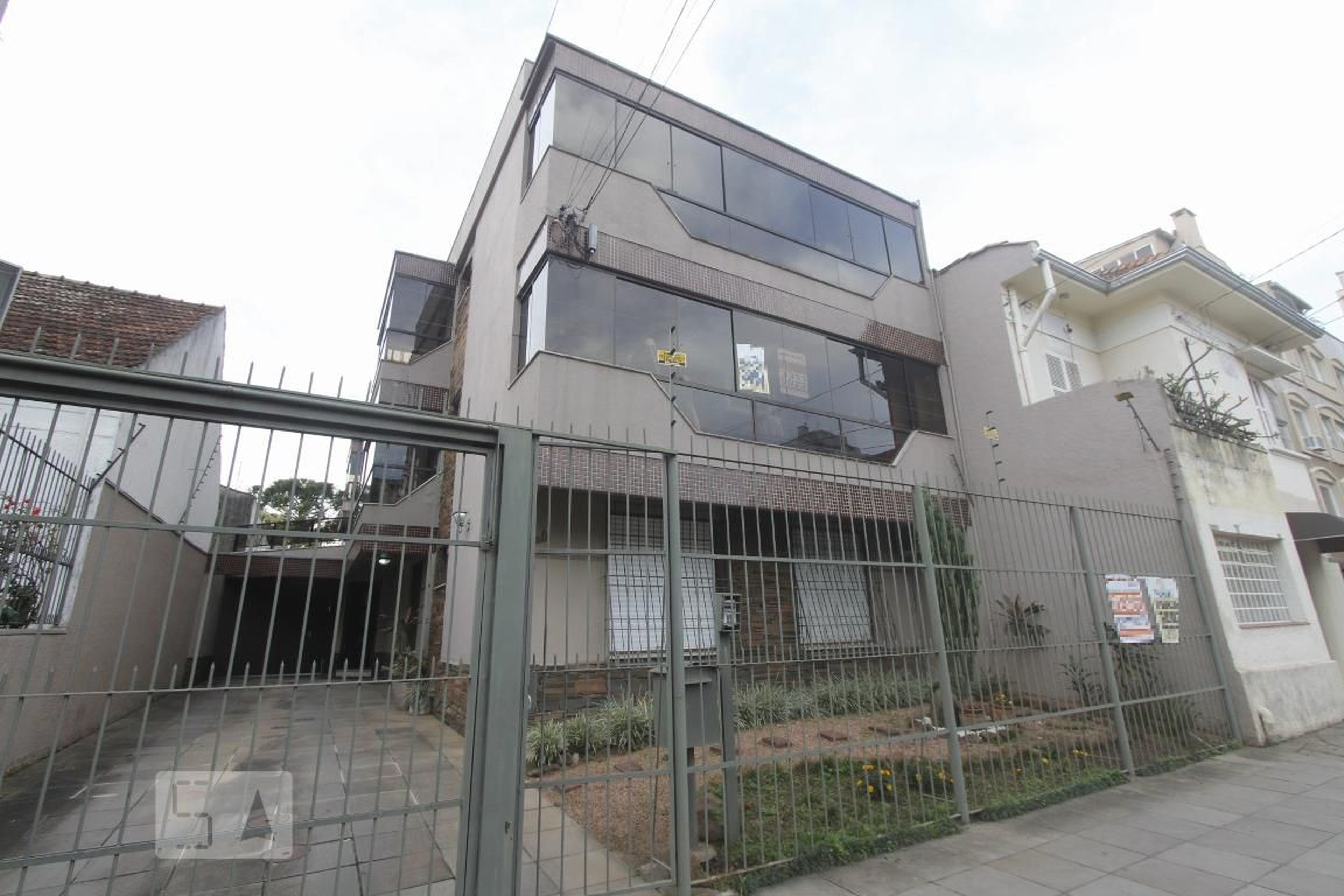 FACHADA Condomínio em Rua Câncio Gomes, 628