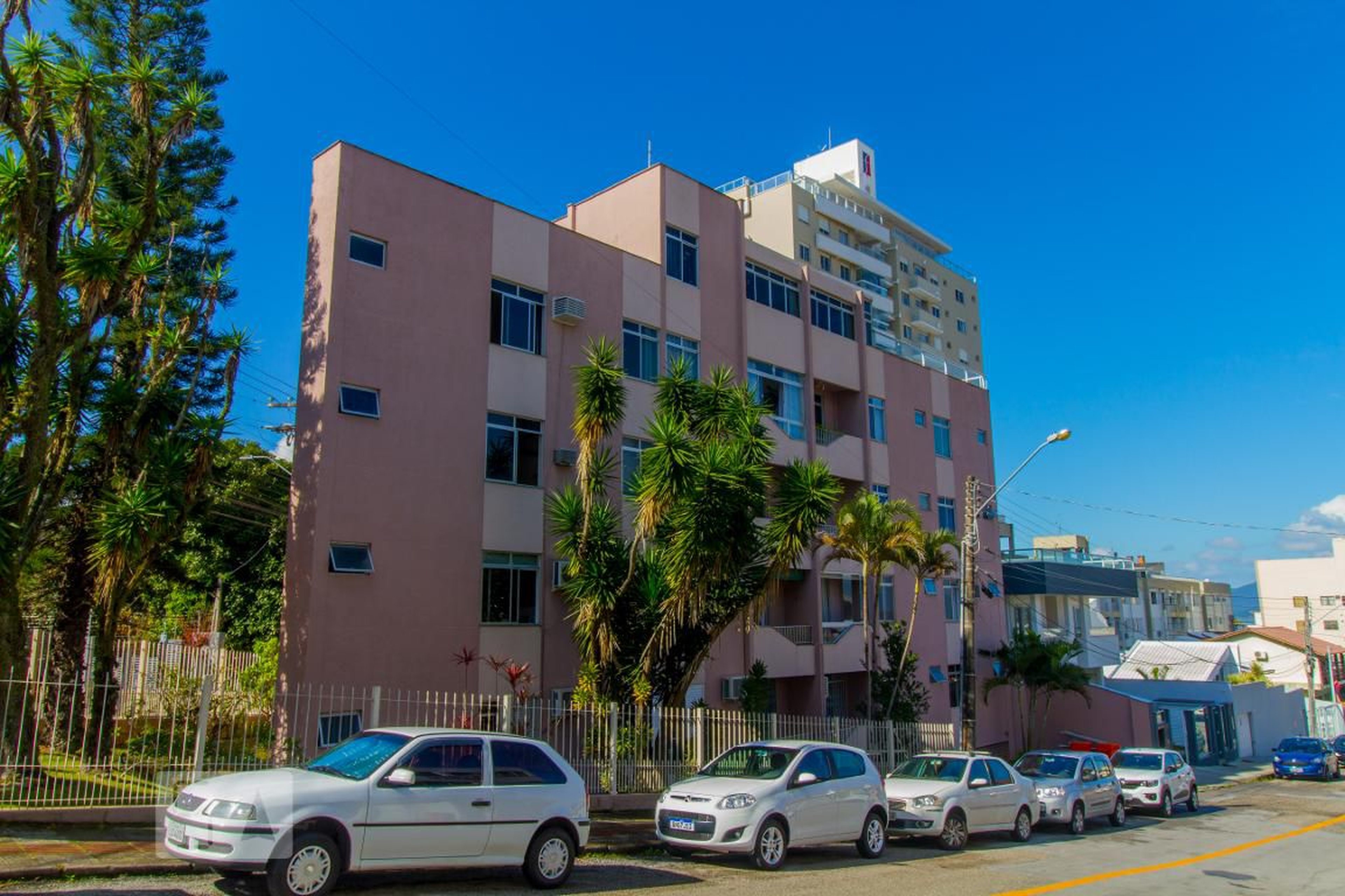 Fachada Condomínio em Rua João Meirelles, 185